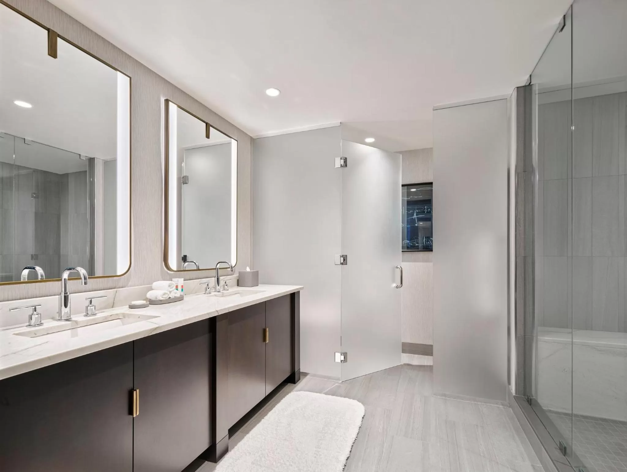 Photo of the whole room in Loews Kansas City