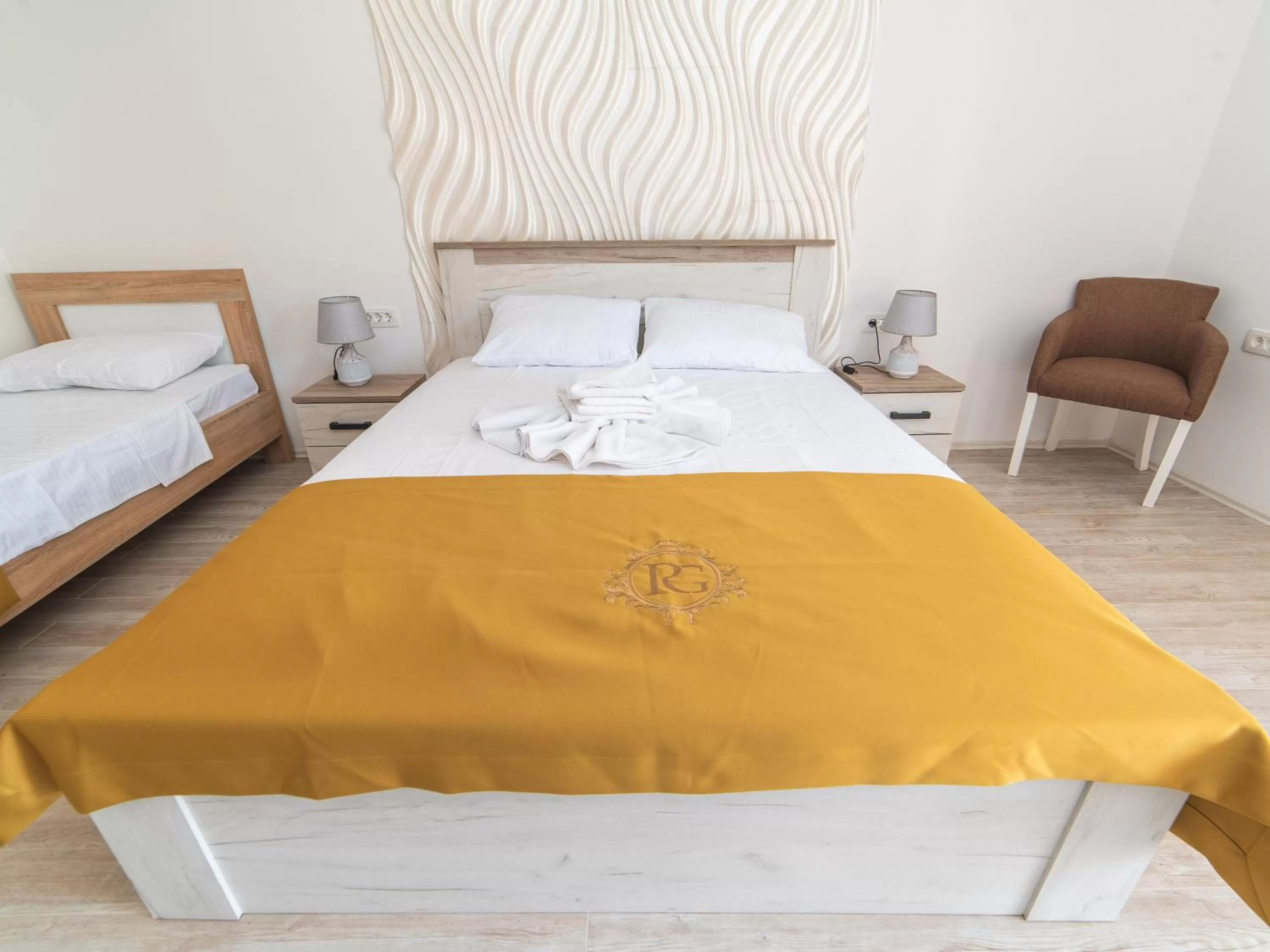 Bed in Hotel Royal Garden