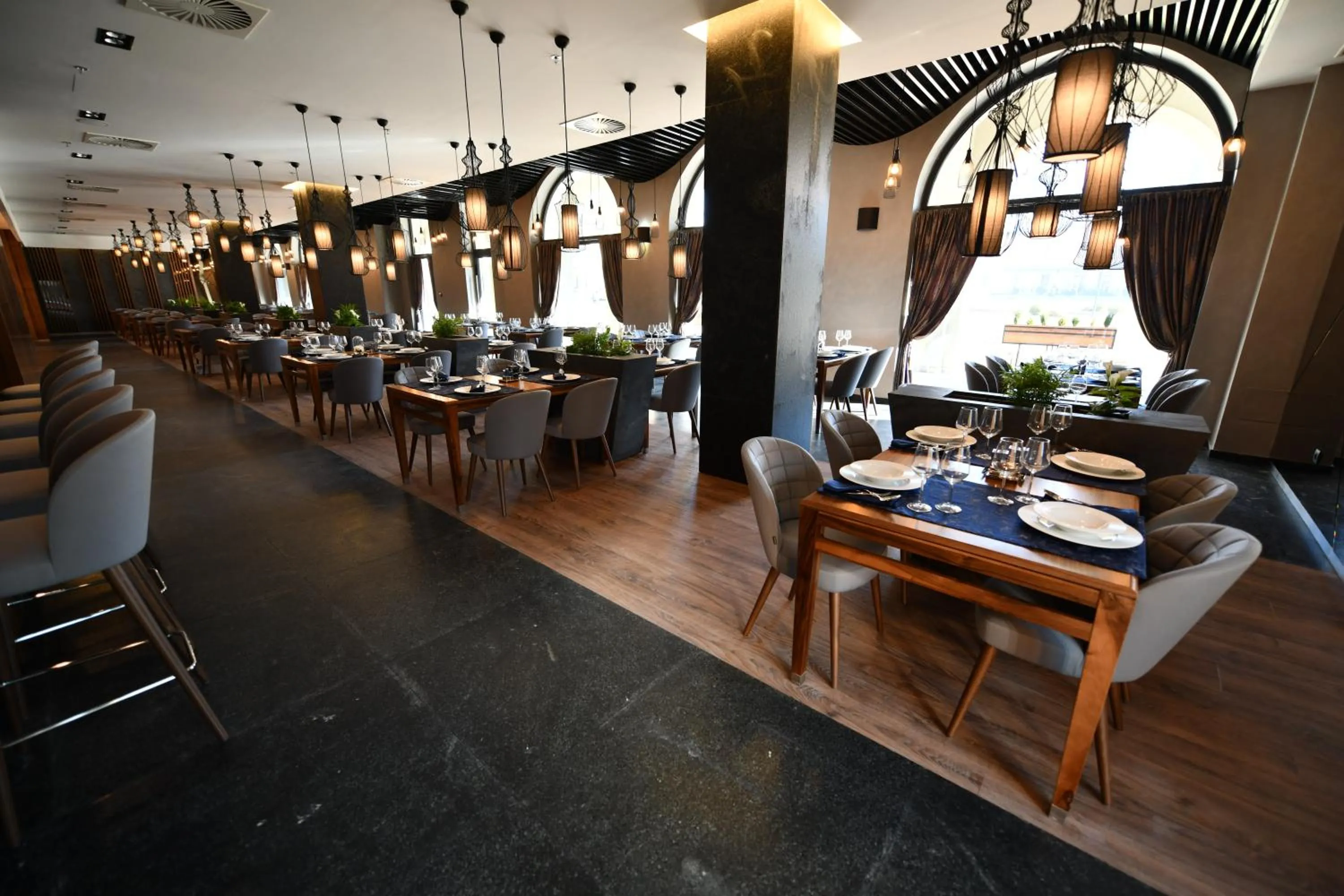 Restaurant/places to eat in Hotel Austria & Bosna