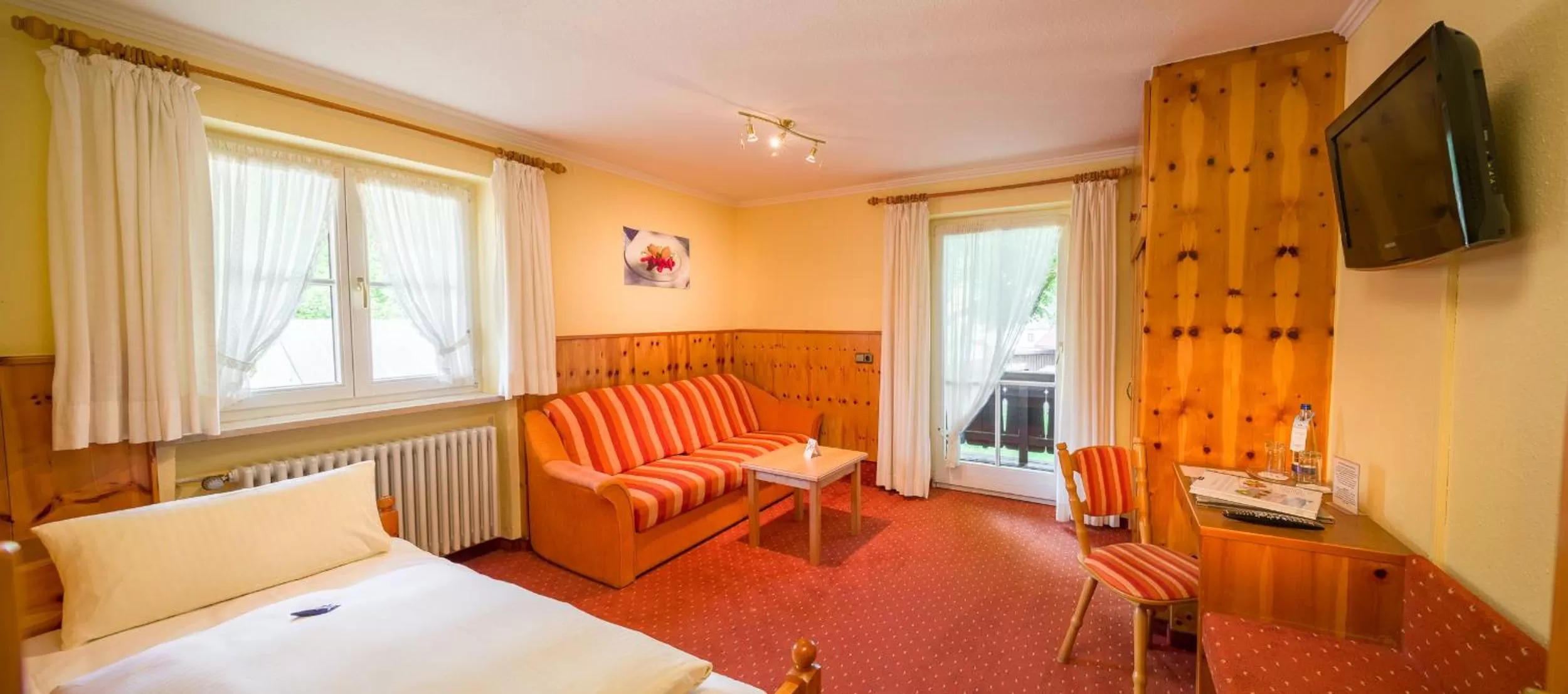 Photo of the whole room, Bed in Hotel Hörterer Der Hammerwirt
