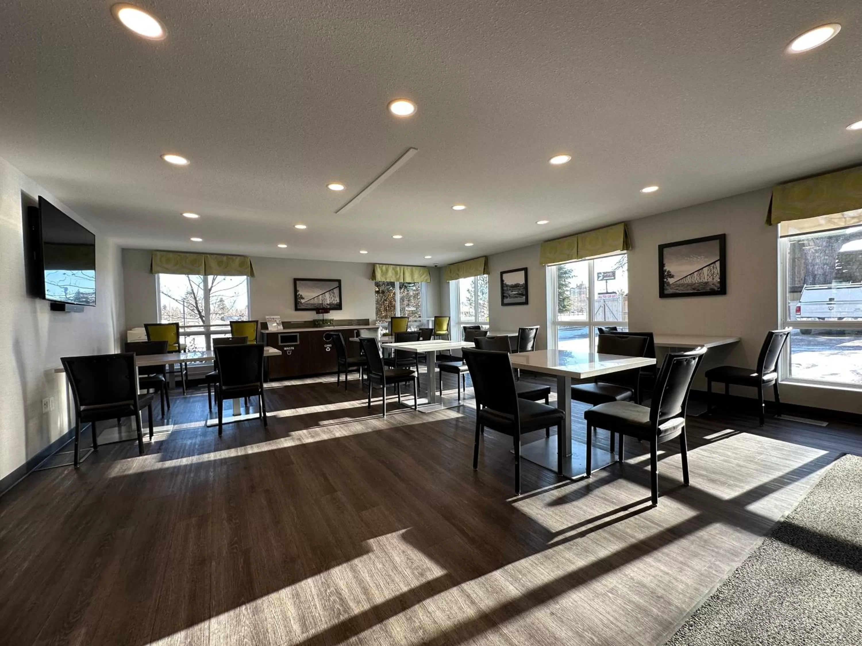 Super 8 by Wyndham Lethbridge