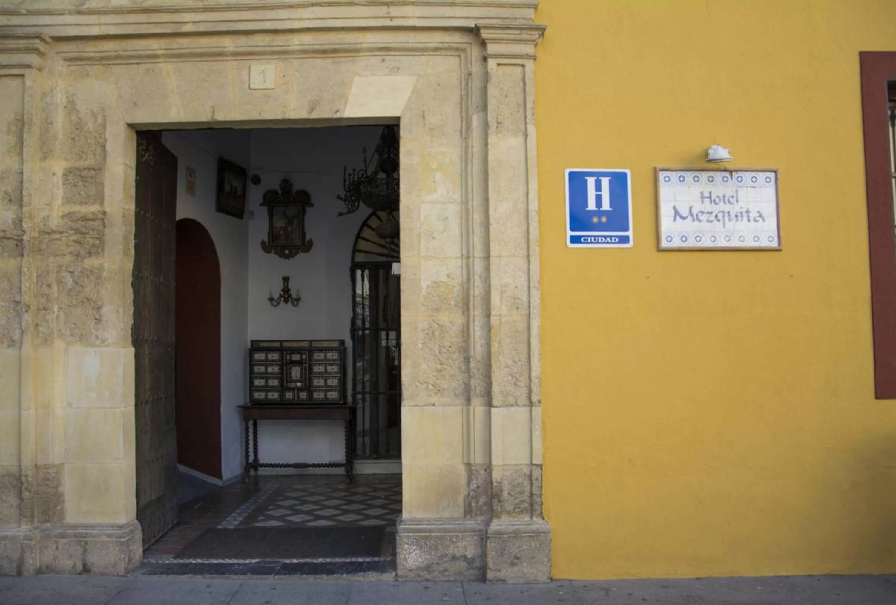Facade/entrance in Hotel Casa Museo de la Mezquita