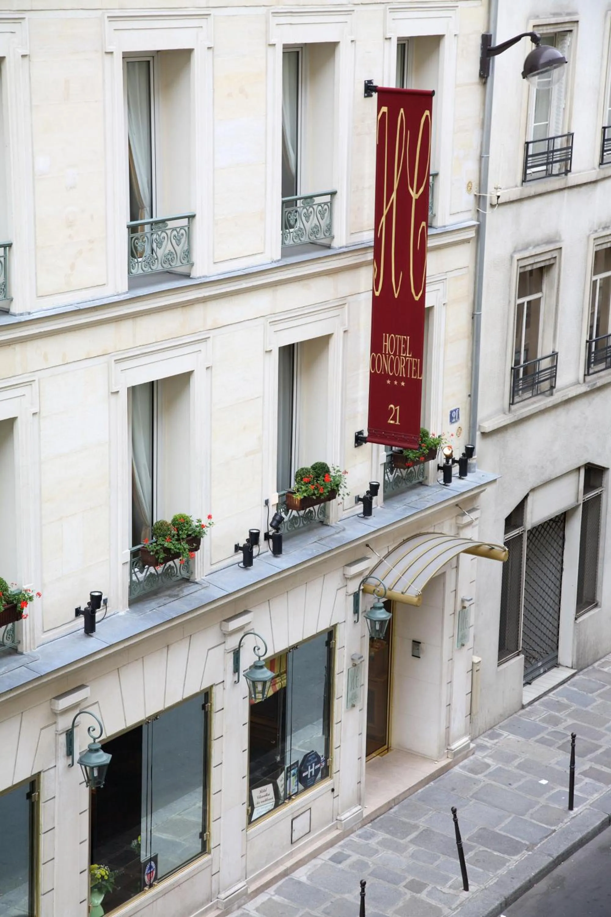 Facade/entrance in Hotel Concortel Paris