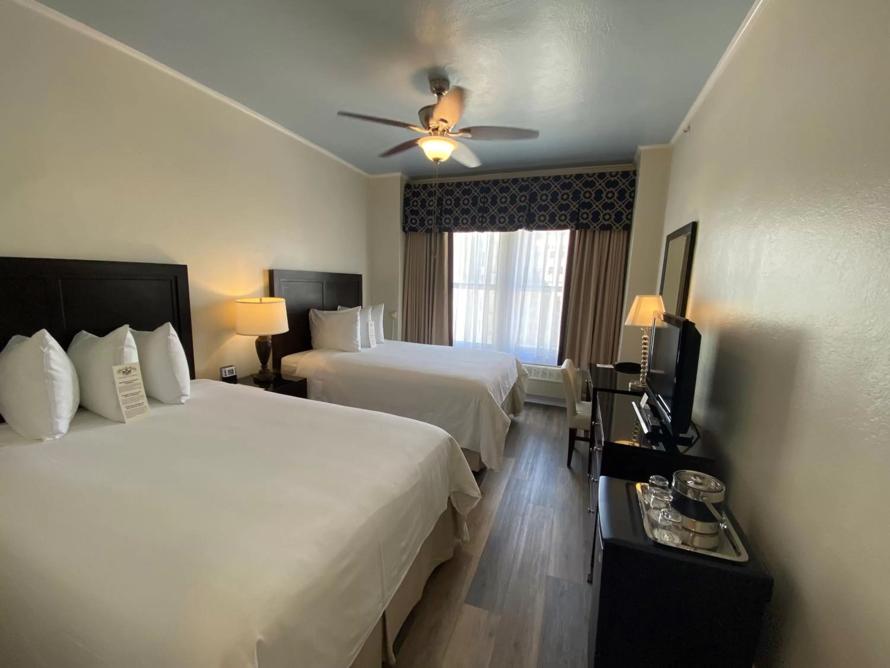 Bedroom, Bed in Chancellor Hotel on Union Square