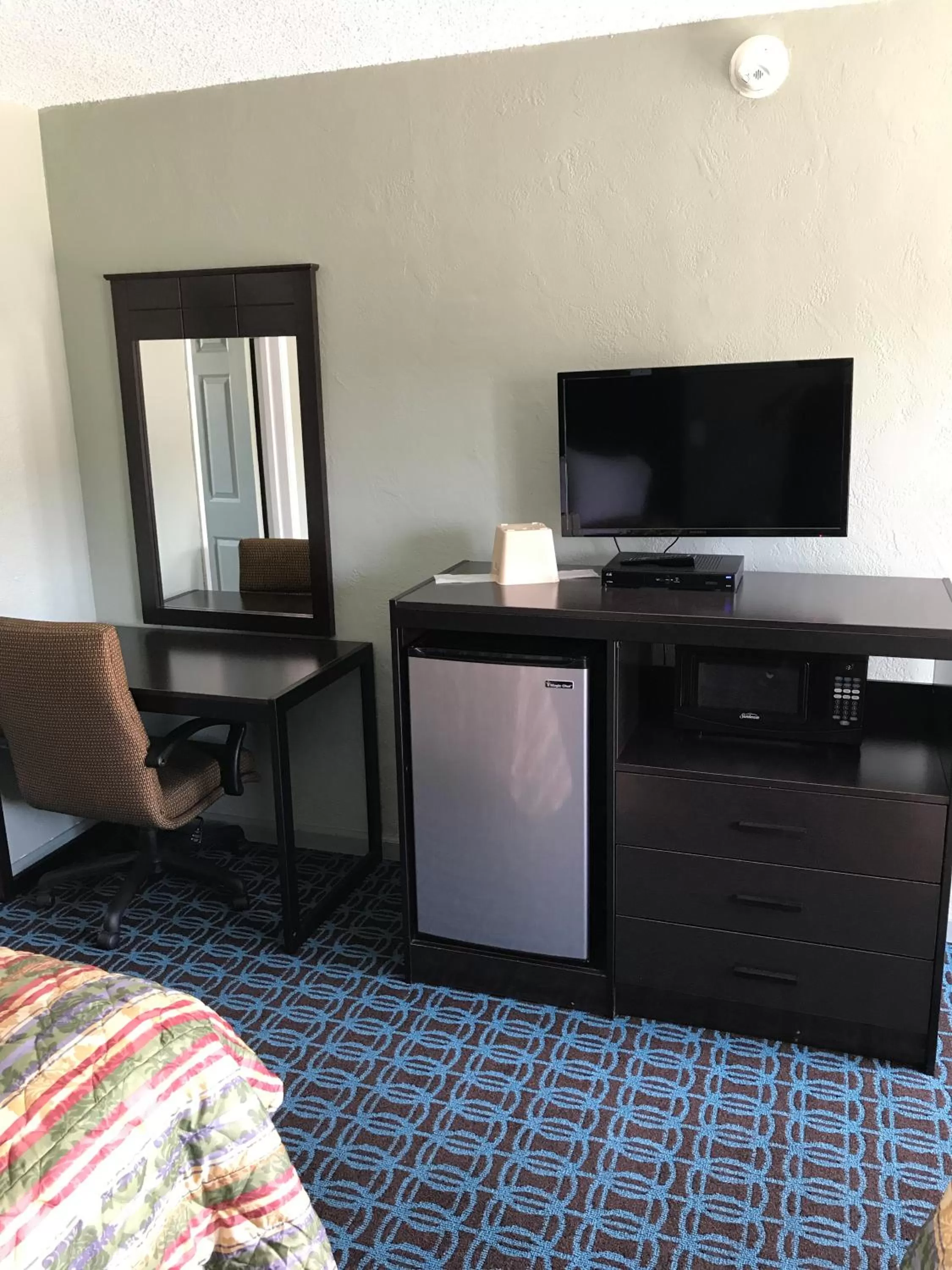 Bedroom in Economy Inn