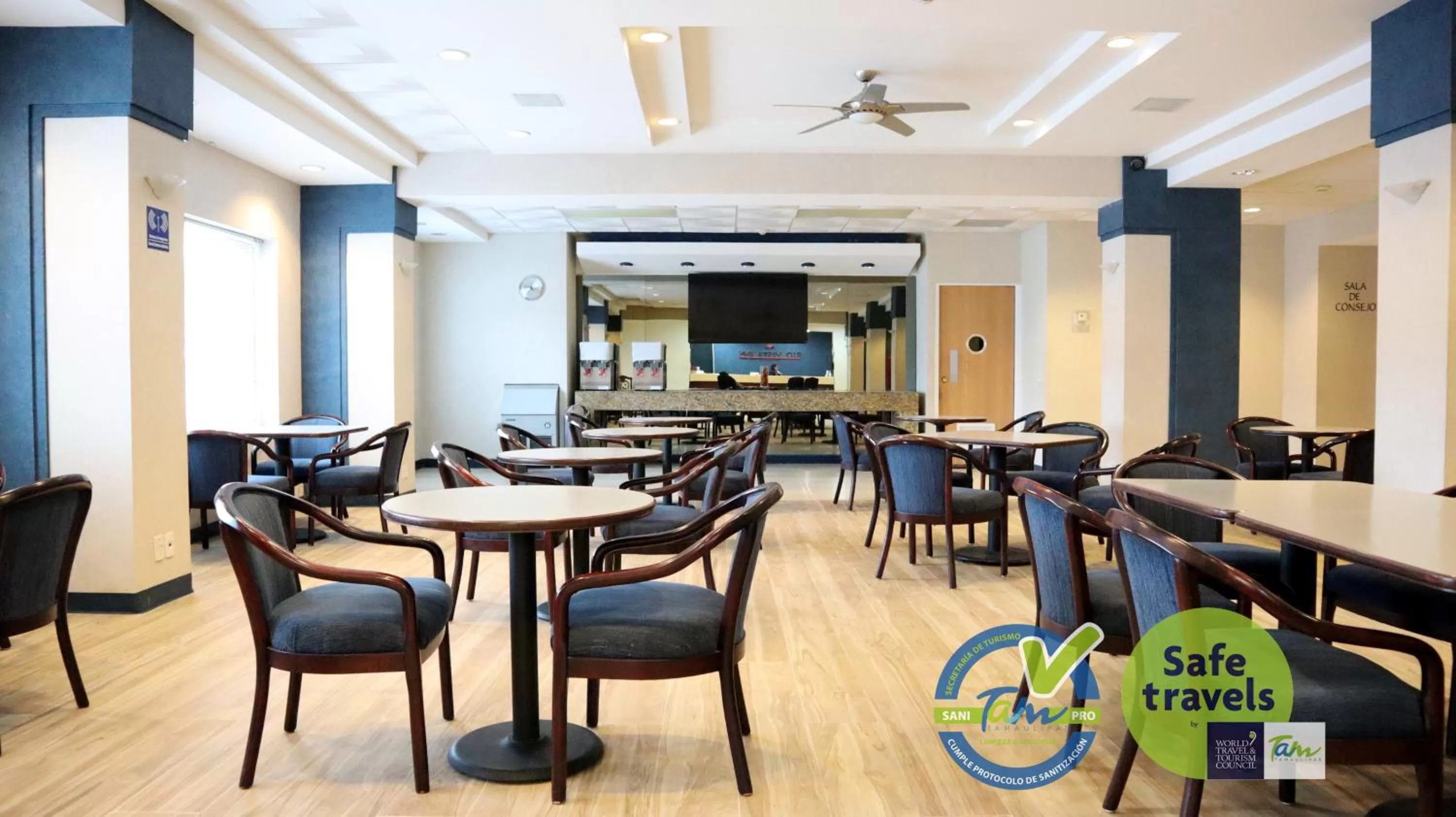 Restaurant/places to eat in Rio Vista Inn Business High Class Tampico