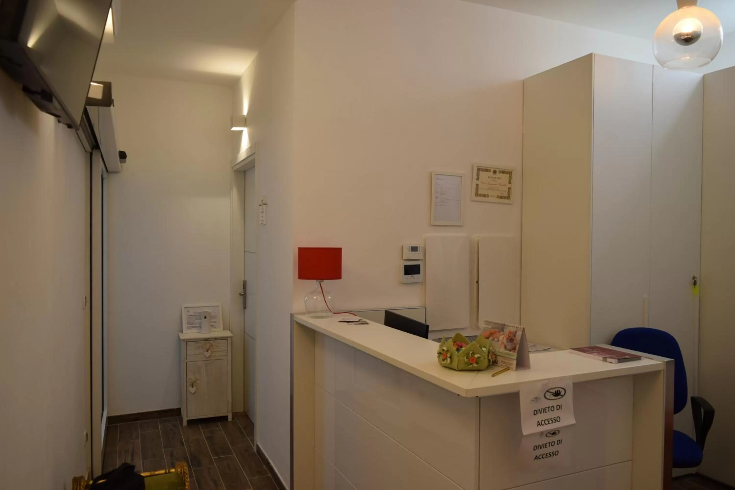 Lobby or reception, Kitchen/Kitchenette in DomuS al Corso B&B