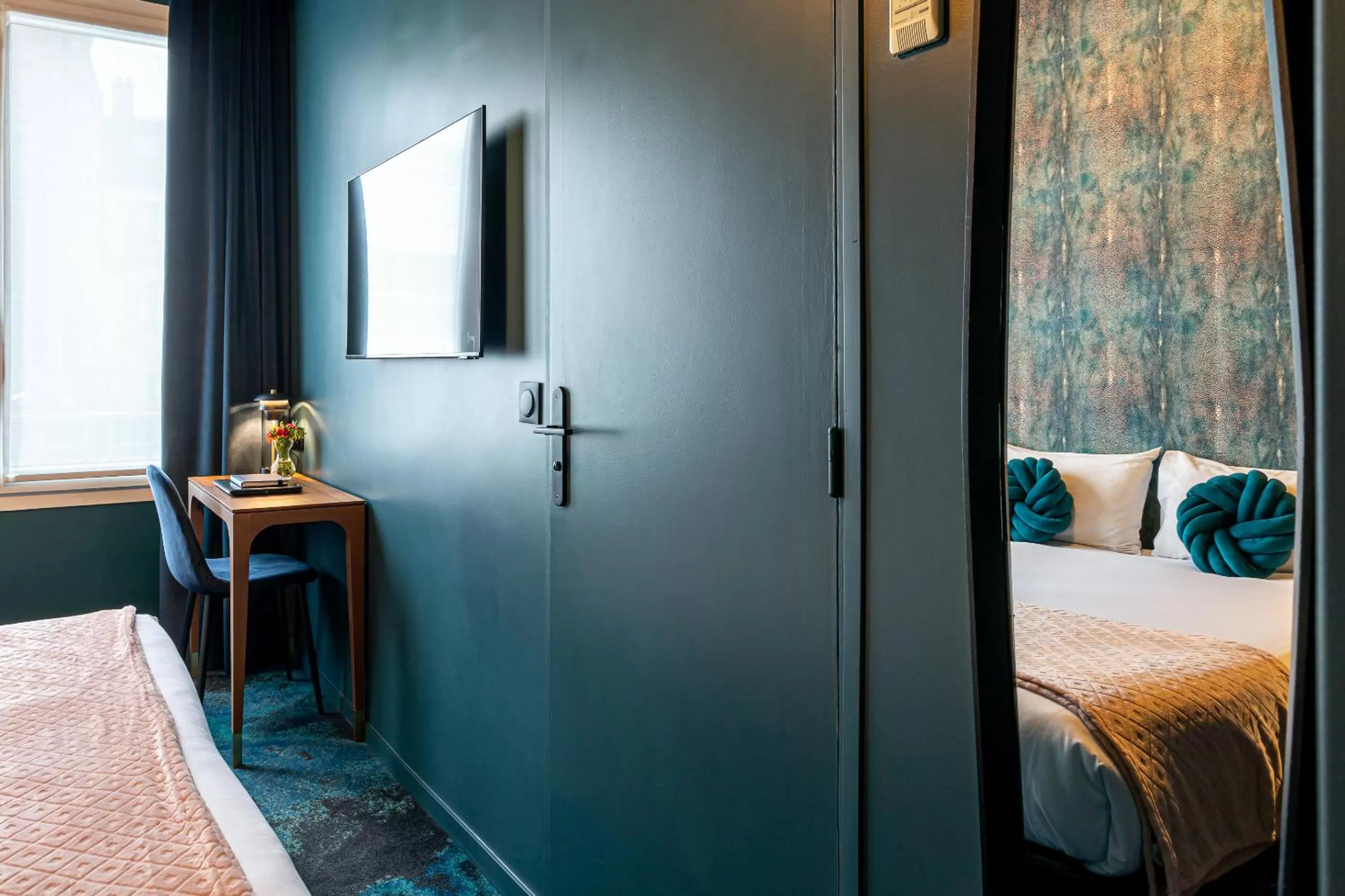 Bed in Hotel Glasgow Monceau by Patrick Hayat