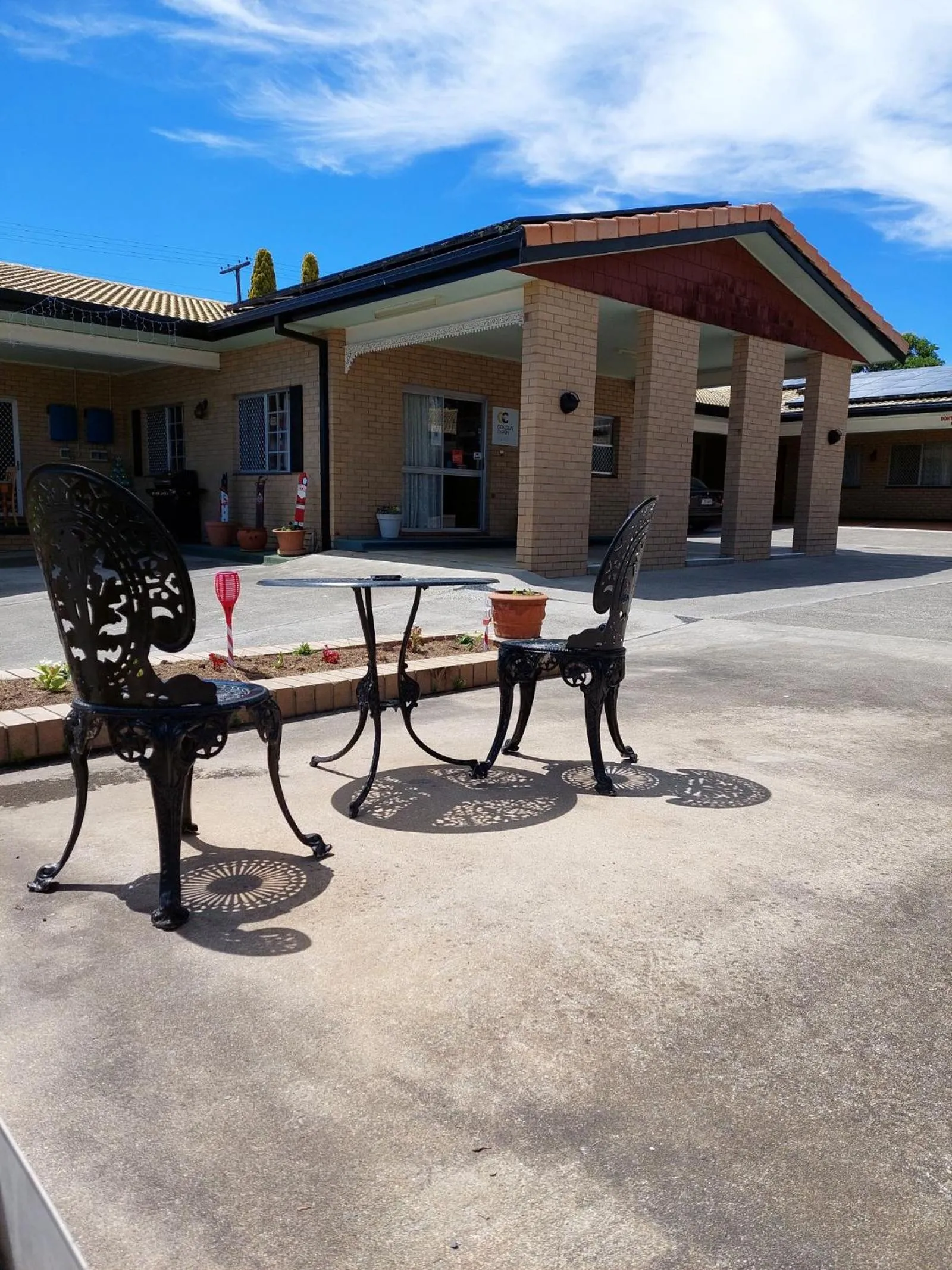 Property building in Settlers Motor Inn