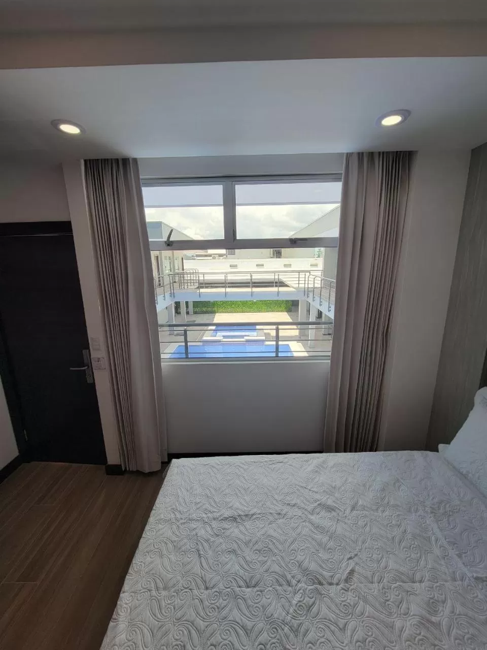 View (from property/room), Bed in Hotel Cayuga