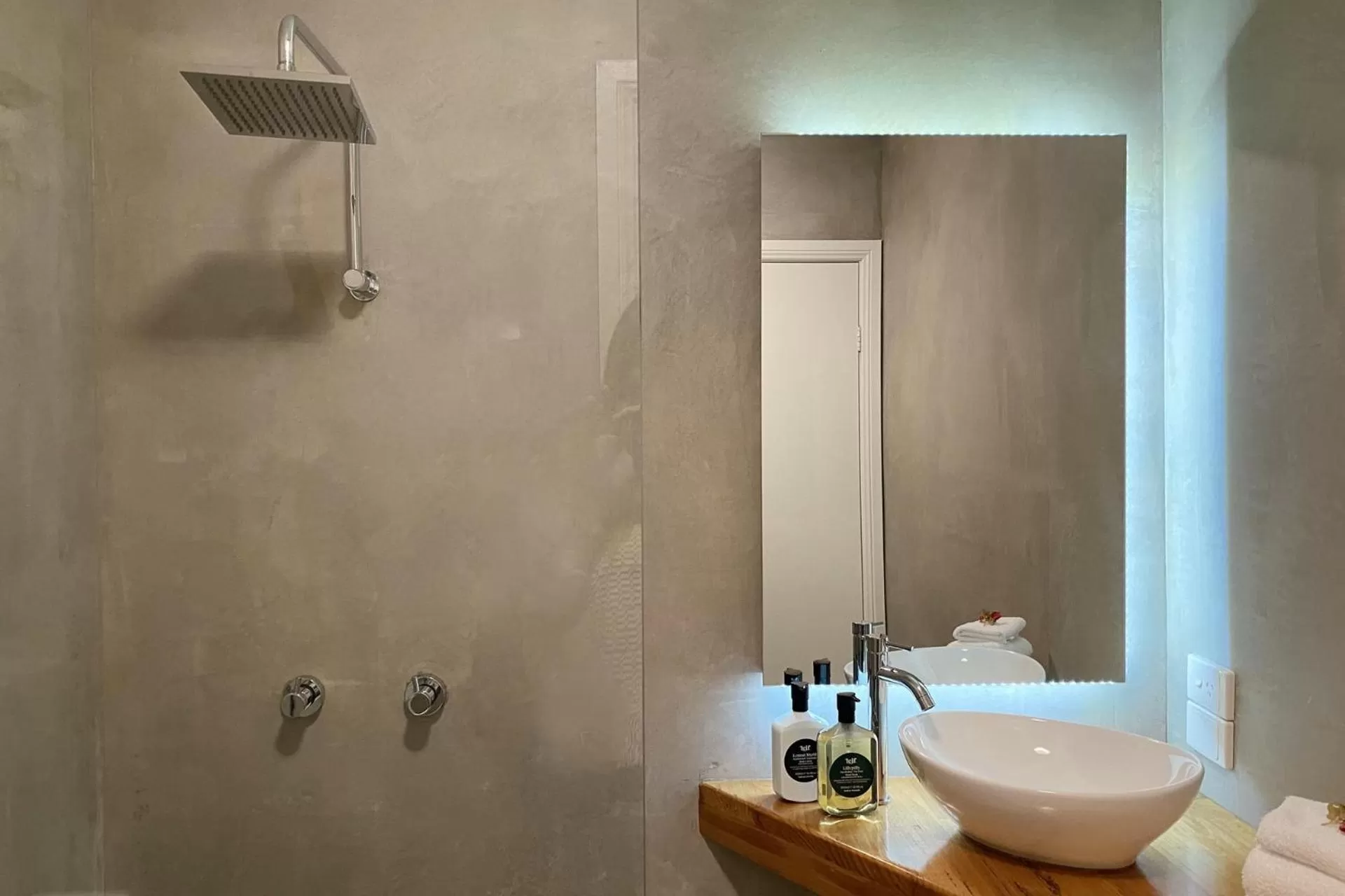 Shower in Bay Breeze Boutique Accommodation