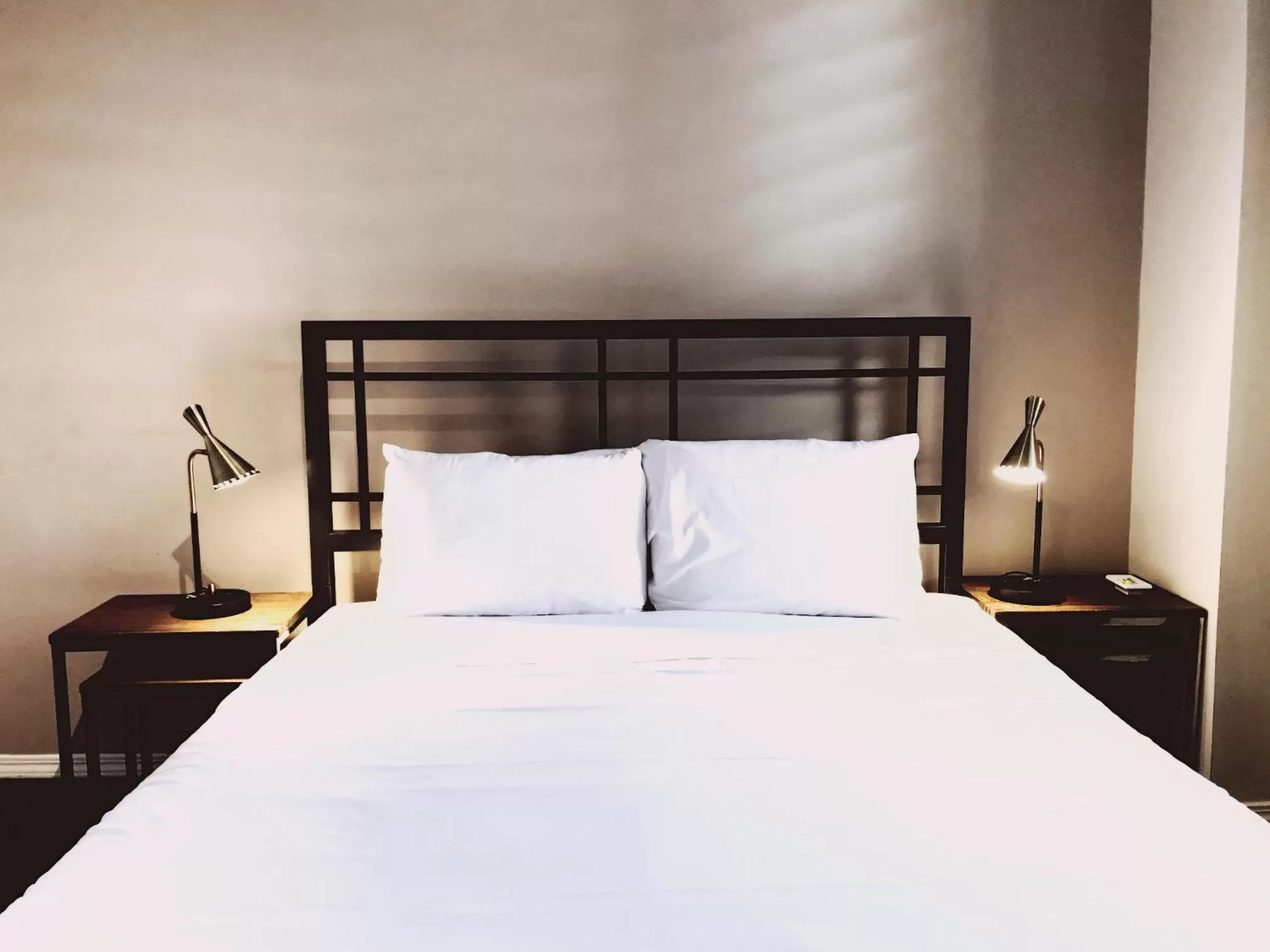 Bedroom, Bed in Touchstone Hotel - City Center