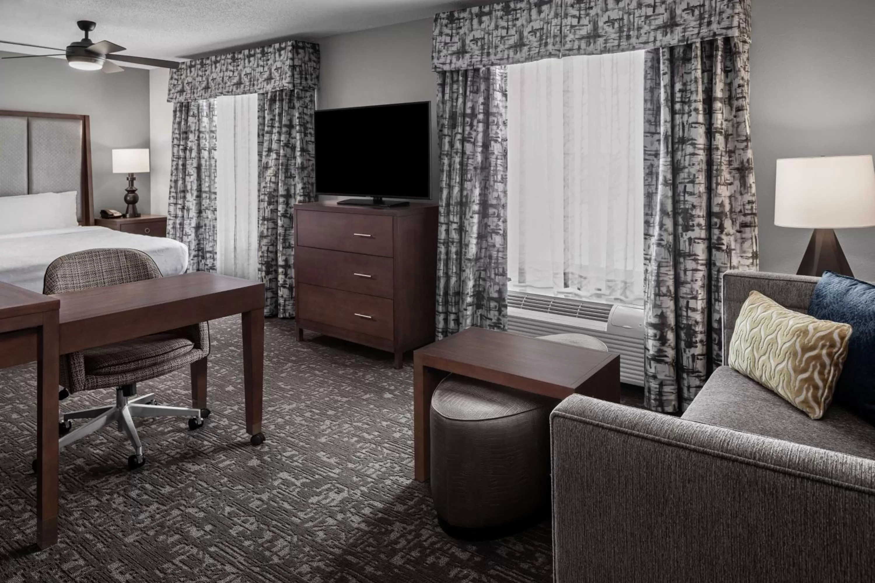 TV and multimedia in Homewood Suites by Hilton Orland Park