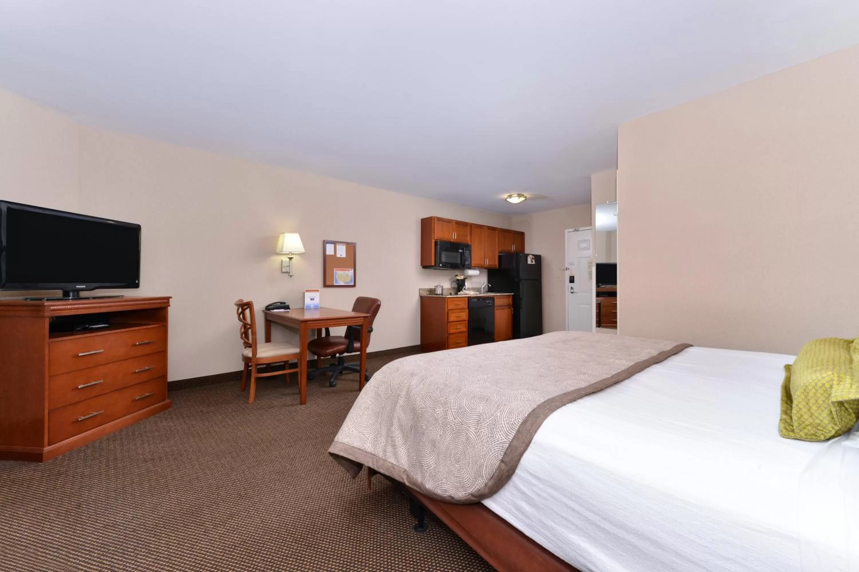 Bedroom, Bed in Candlewood Suites Elmira Horseheads by IHG