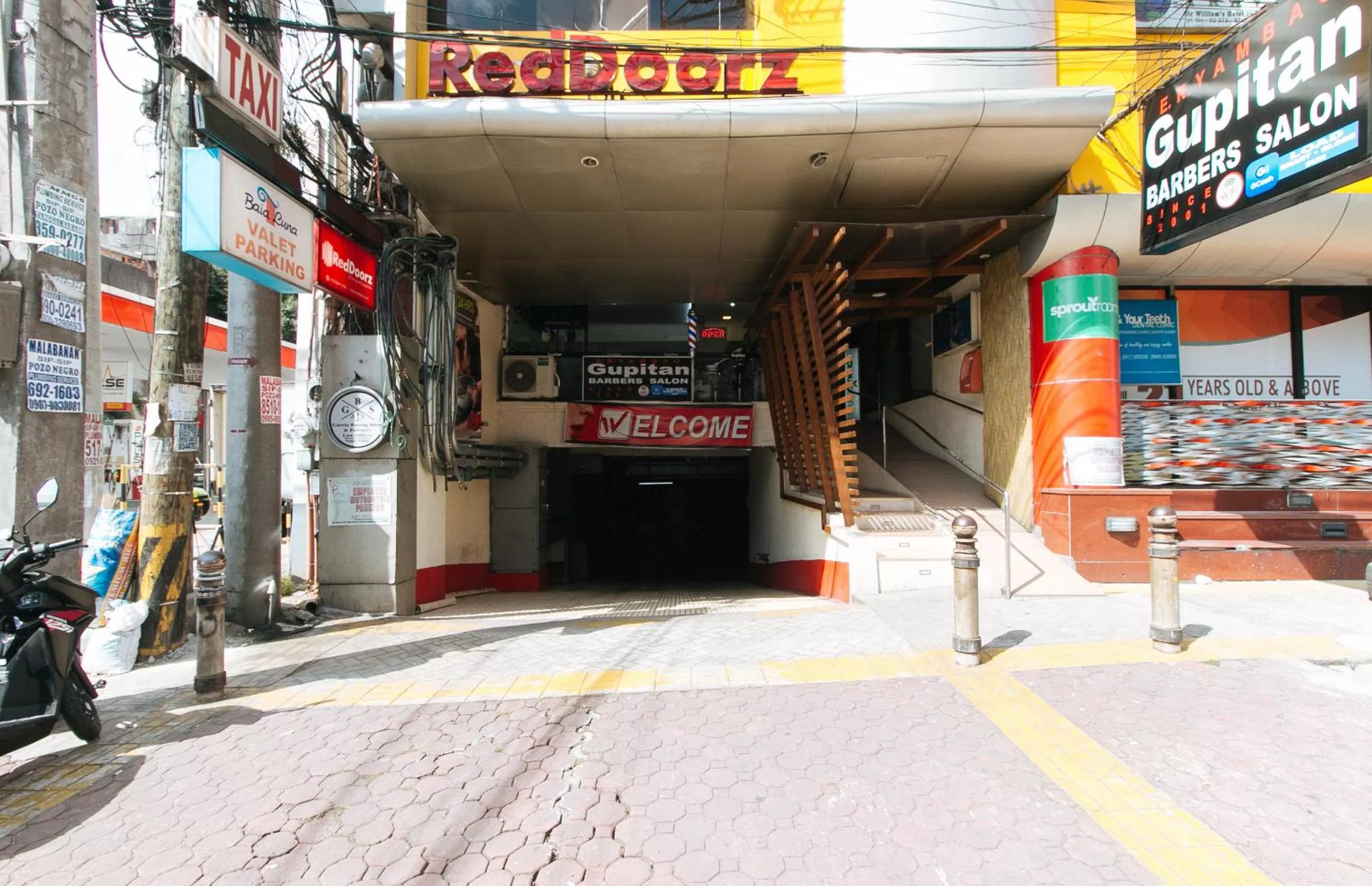 Entertainment in RedDoorz at Timog Avenue Quezon City