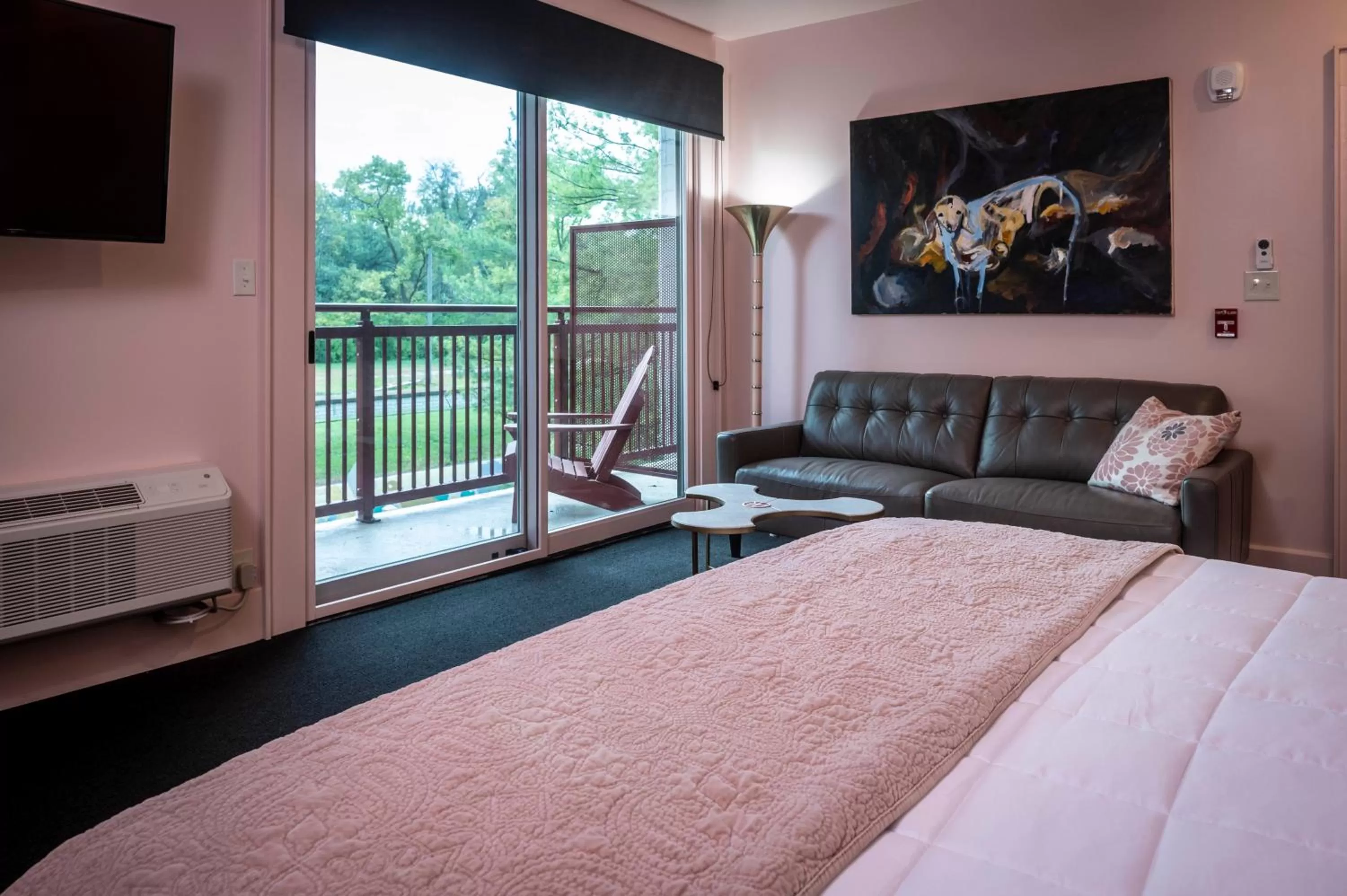 Photo of the whole room, Bed in Hotel Broad Ripple