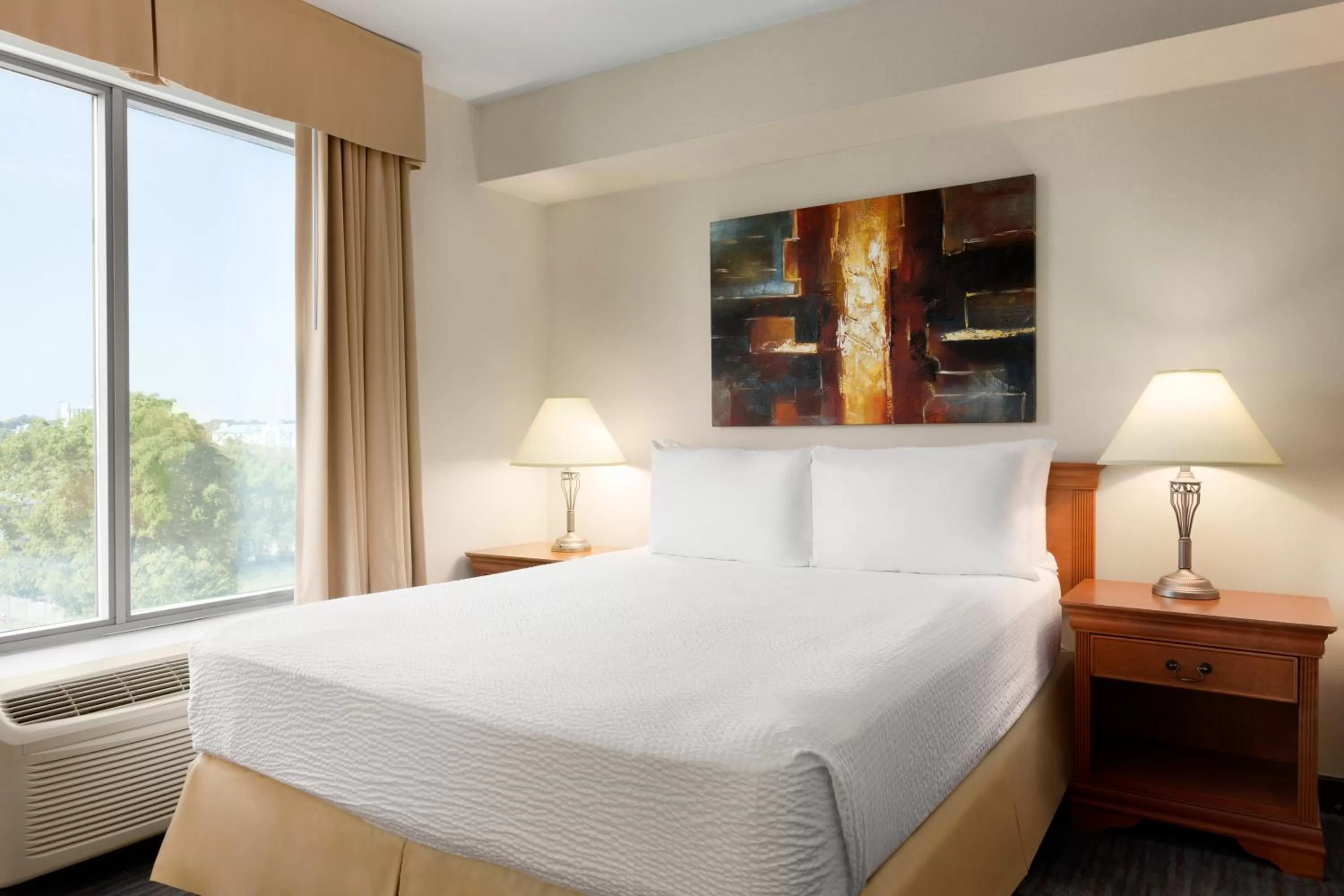 Bedroom, Bed in Days Inn by Wyndham Niagara Falls Centre St By the Falls