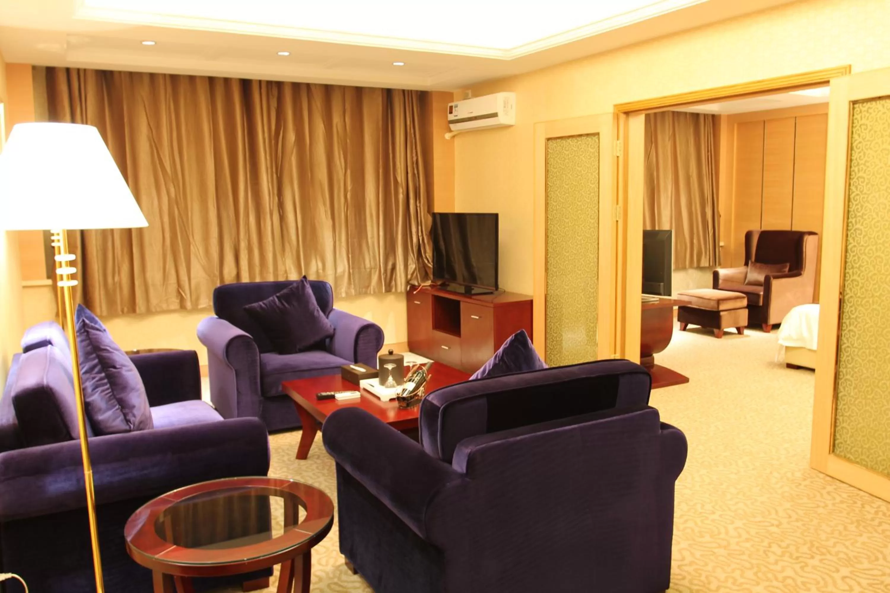 Living room, Seating Area in Sogecoa Golden Peacock