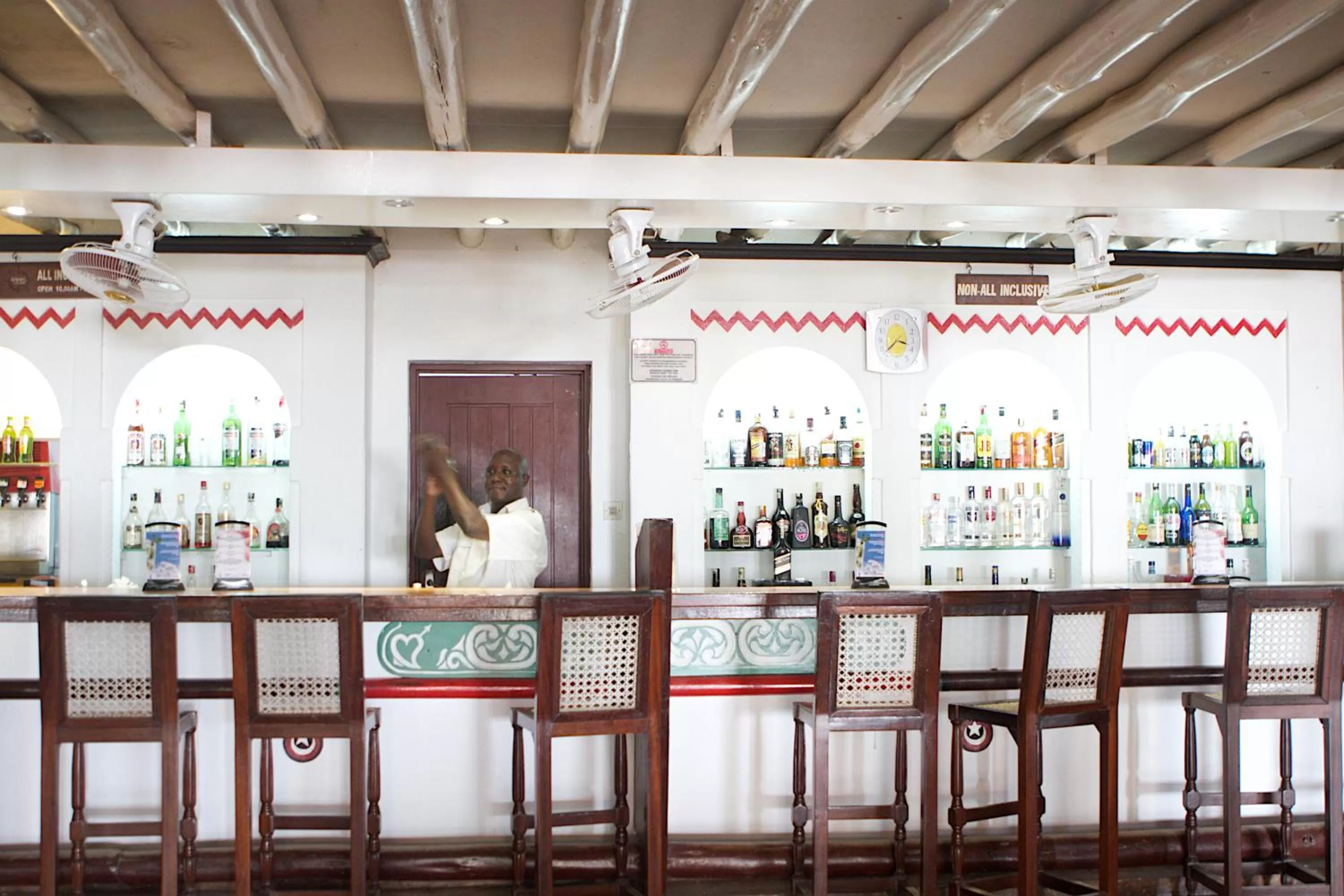 Lounge or bar in Voyager Beach Resort