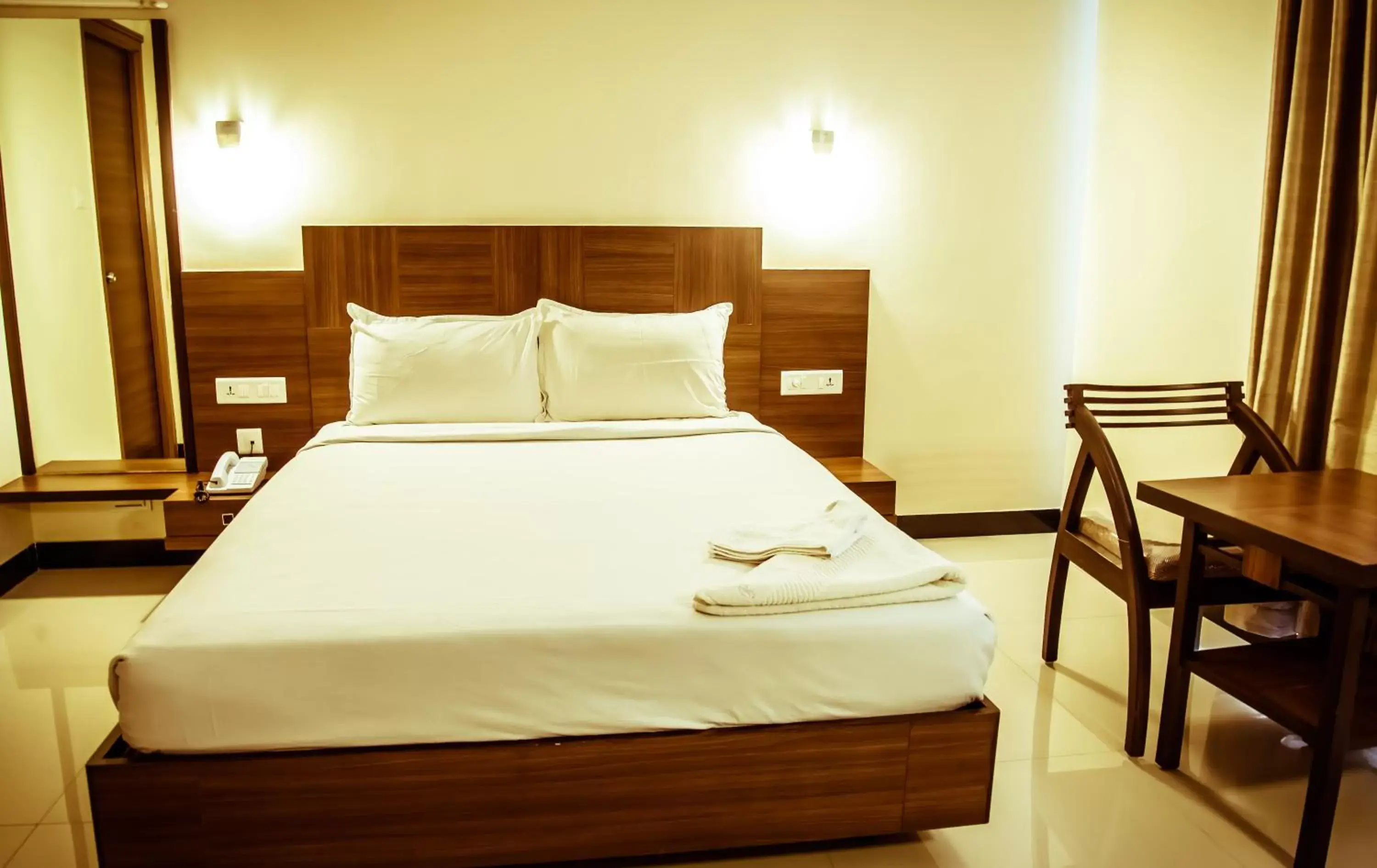 Deluxe Queen Room - single occupancy in The Pioneer Deluxe Queen Room - single occupancy in The Pioneer