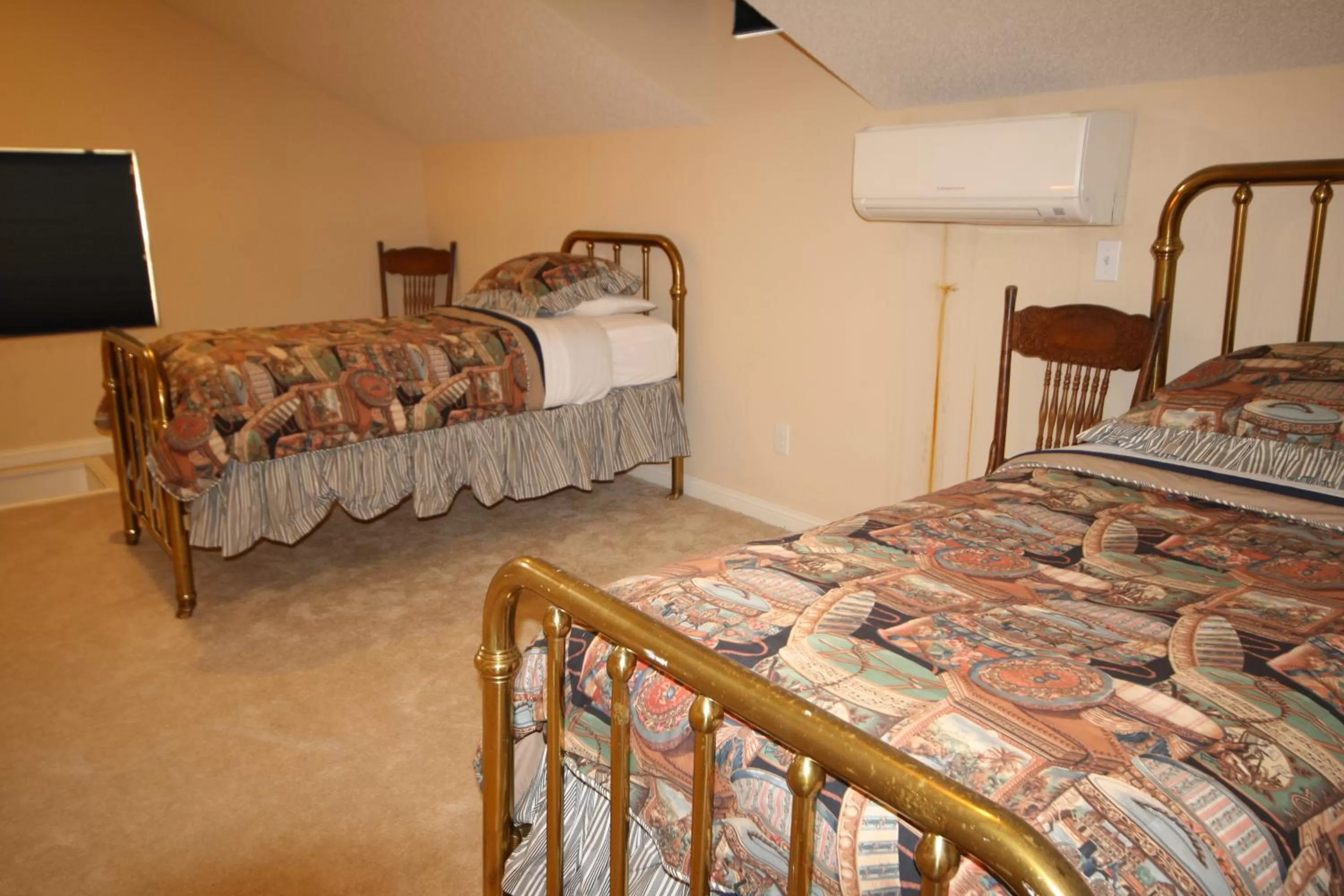 Decorative detail, Bed in Woodrow House Bed & Breakfast