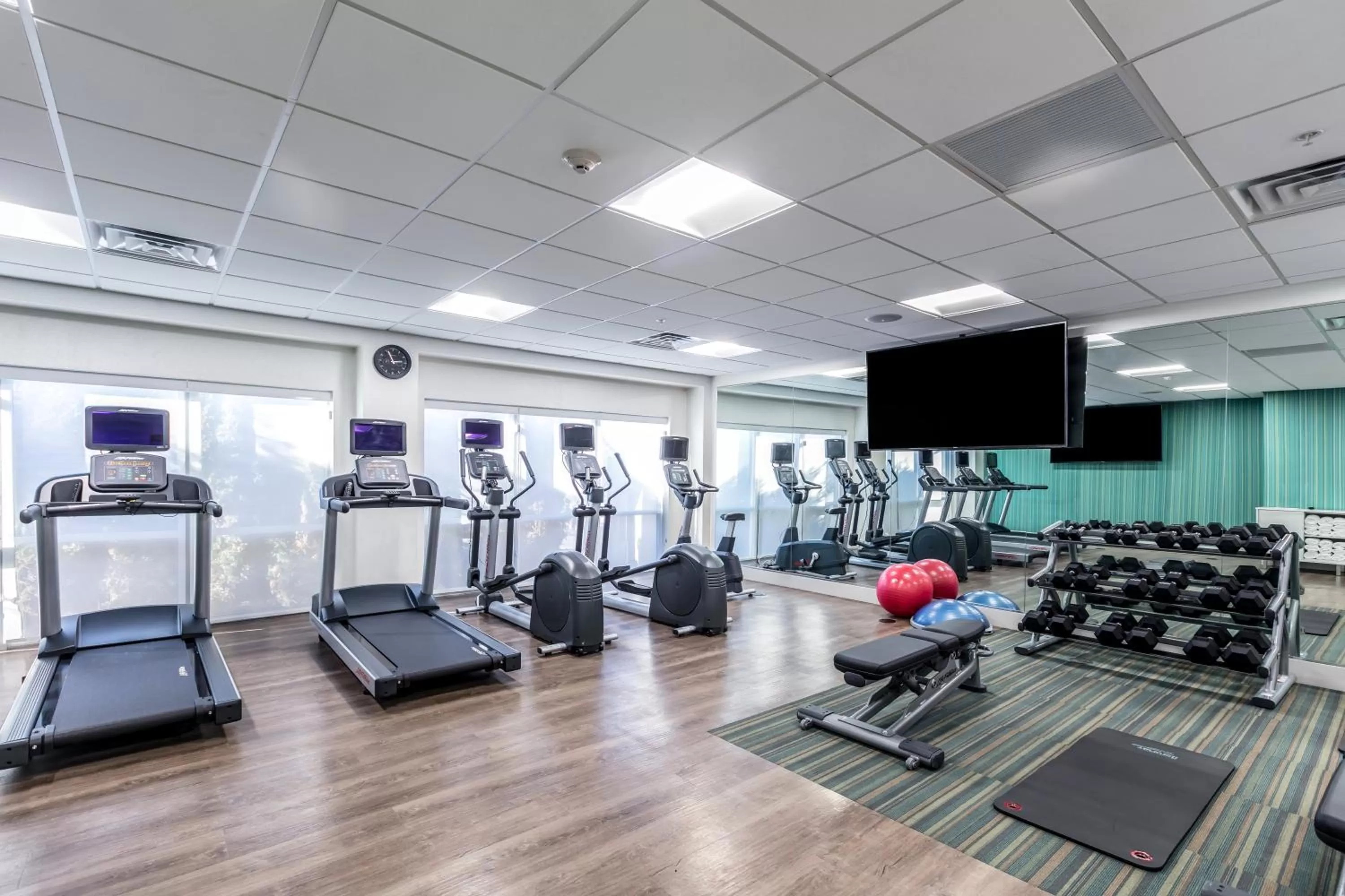 Spa and wellness centre/facilities in Holiday Inn Express & Suites Jersey City North - Hoboken by IHG
