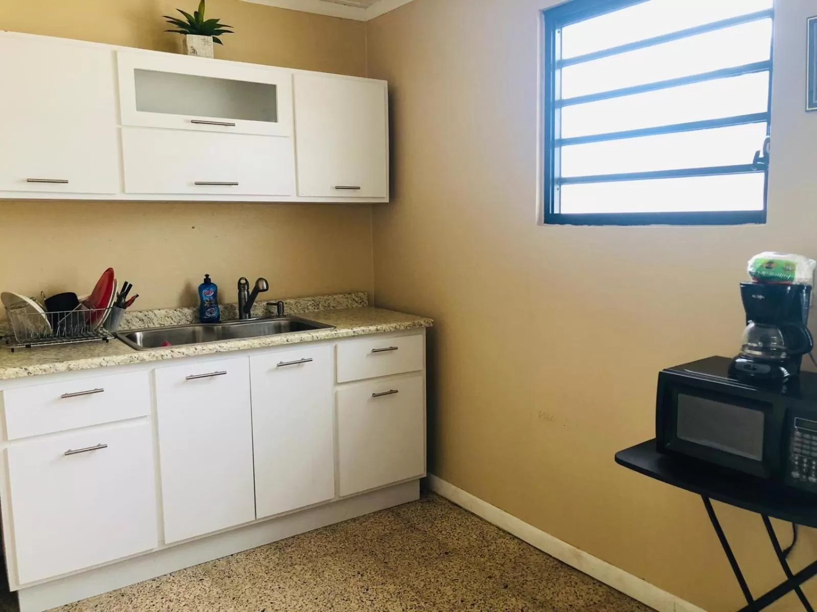 Kitchen or kitchenette in Arecibo Inn