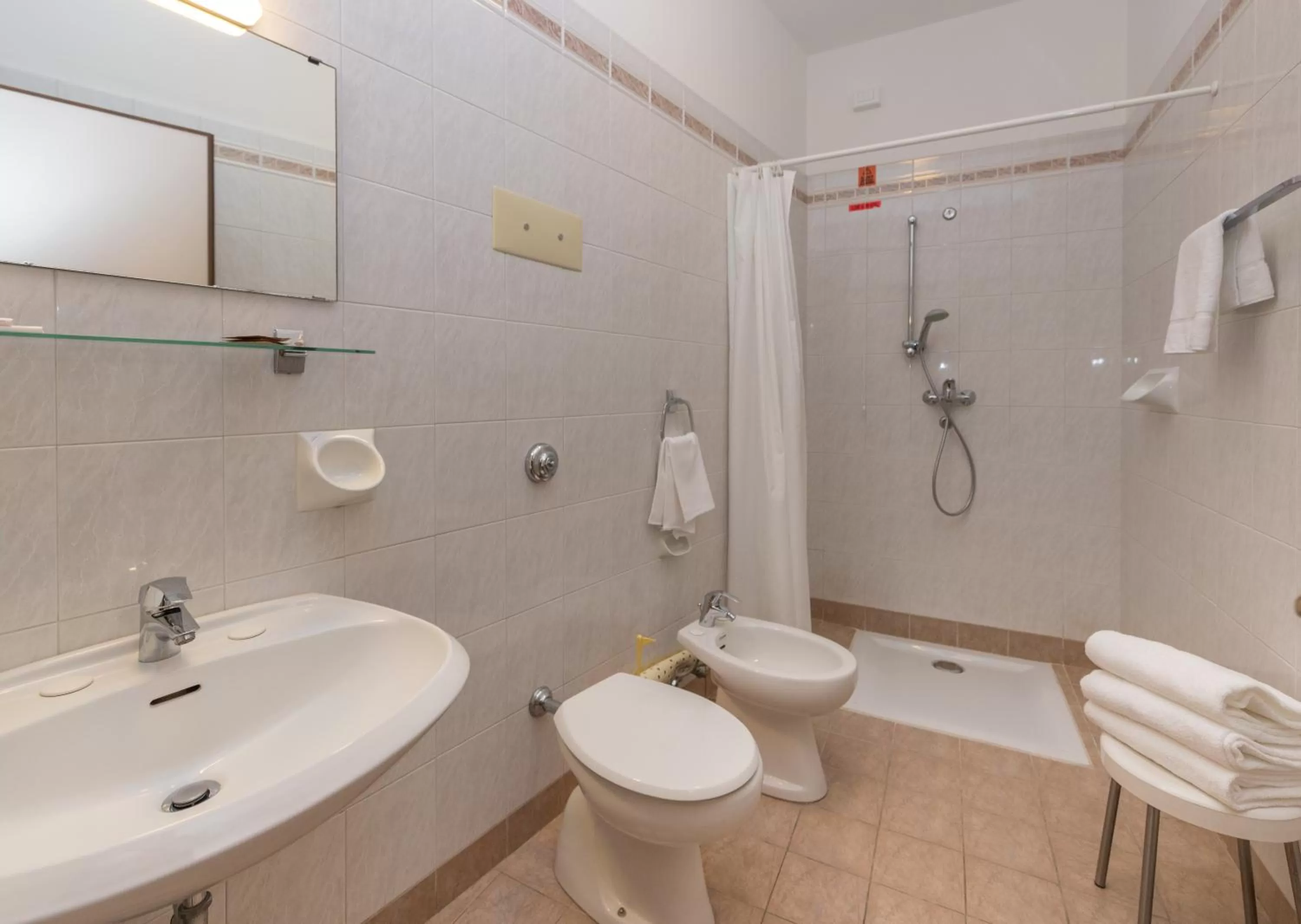 Shower in Hotel Casa Del Pellegrino