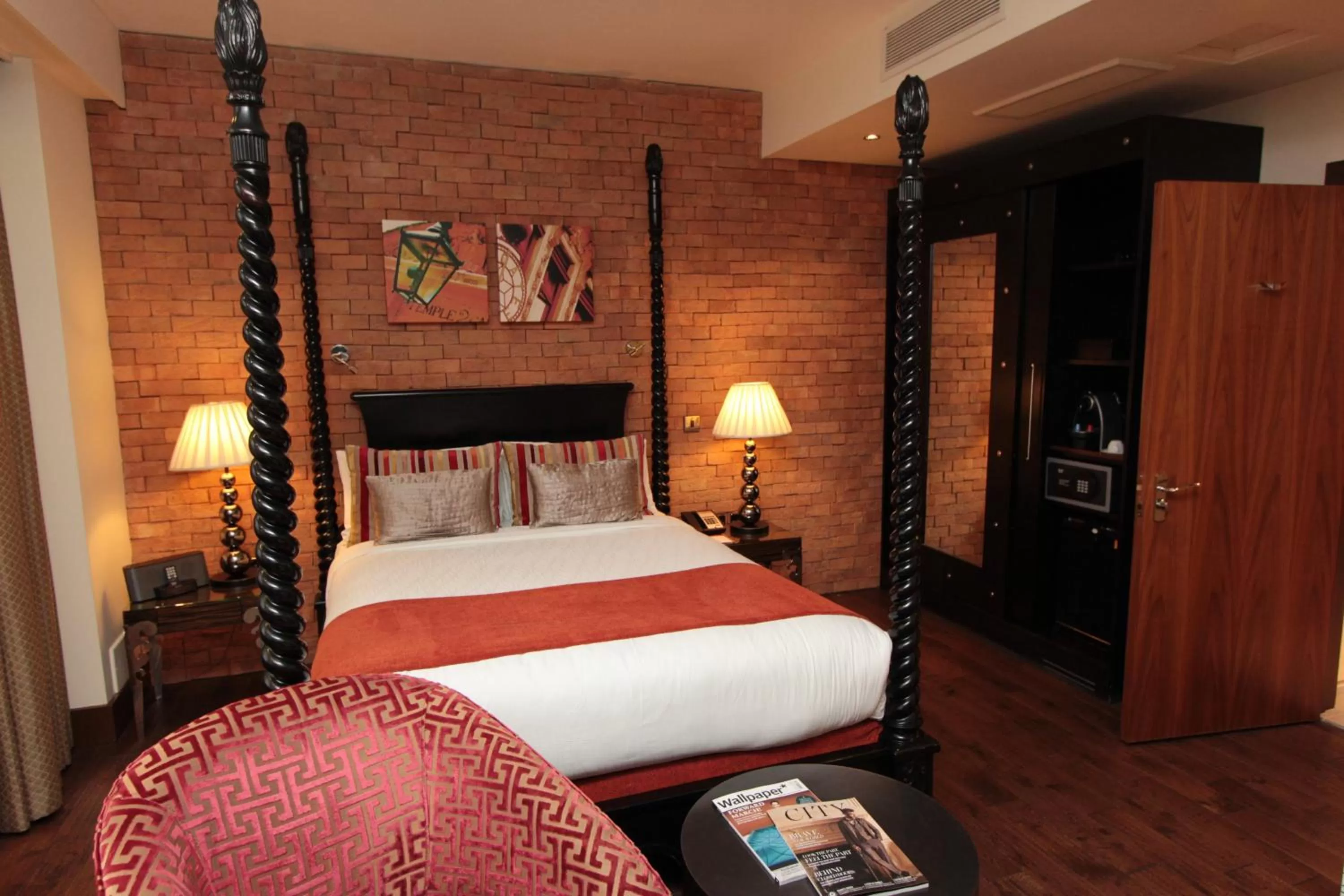 Photo of the whole room, Bed in Hotel Indigo London Tower Hill by IHG