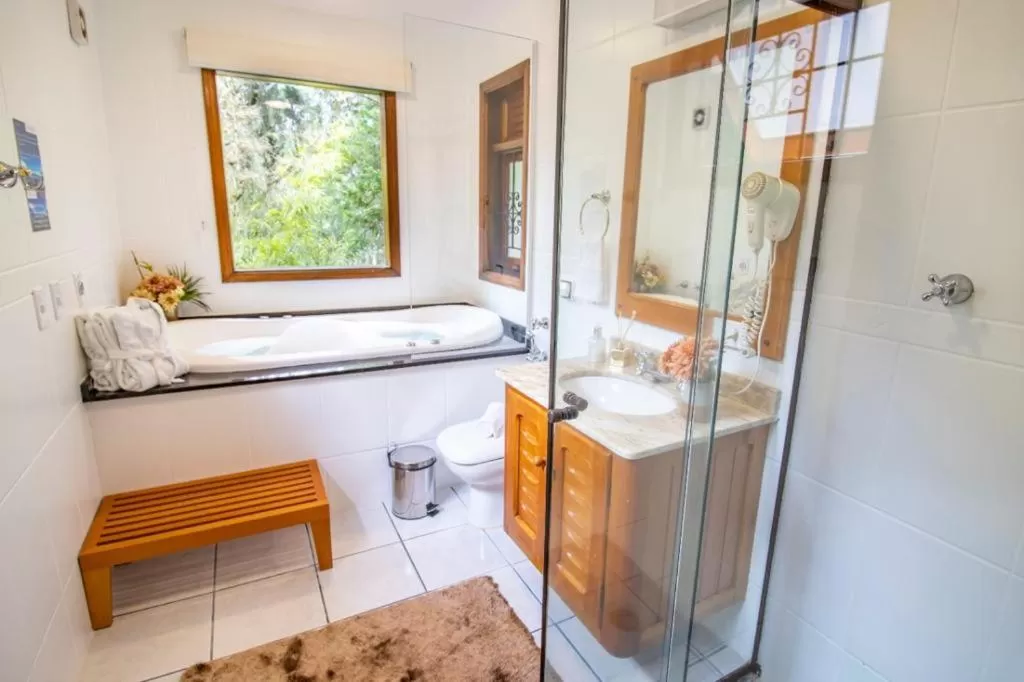 Shower, Bathroom in Pousada Ricanto Amore Mio