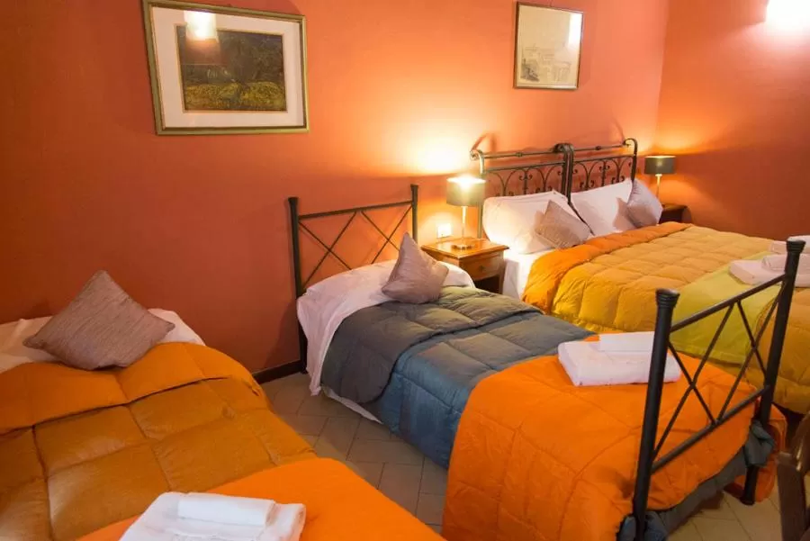 Bed in Florence Decamerone B&B