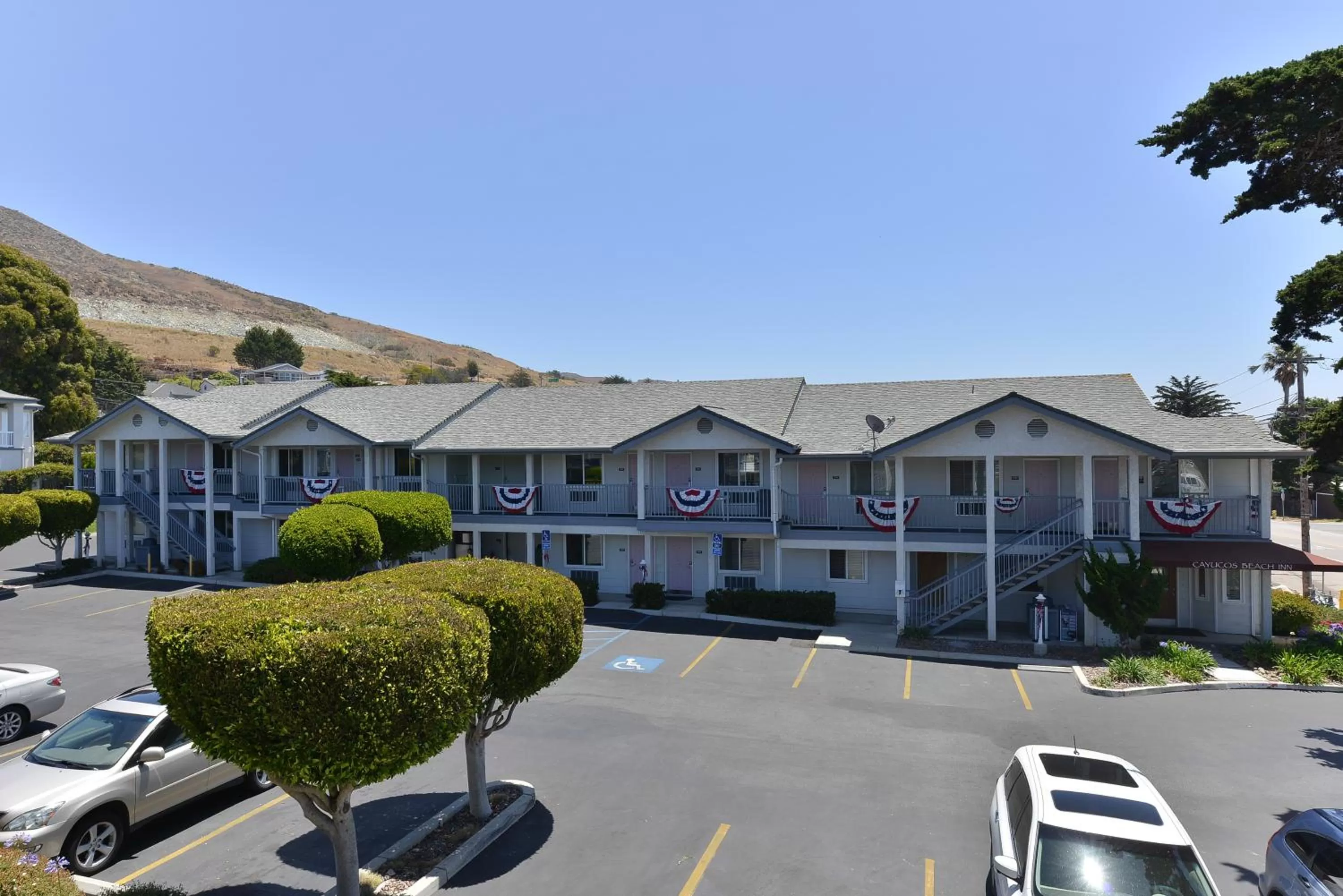 Facade/entrance in Cayucos Beach Inn