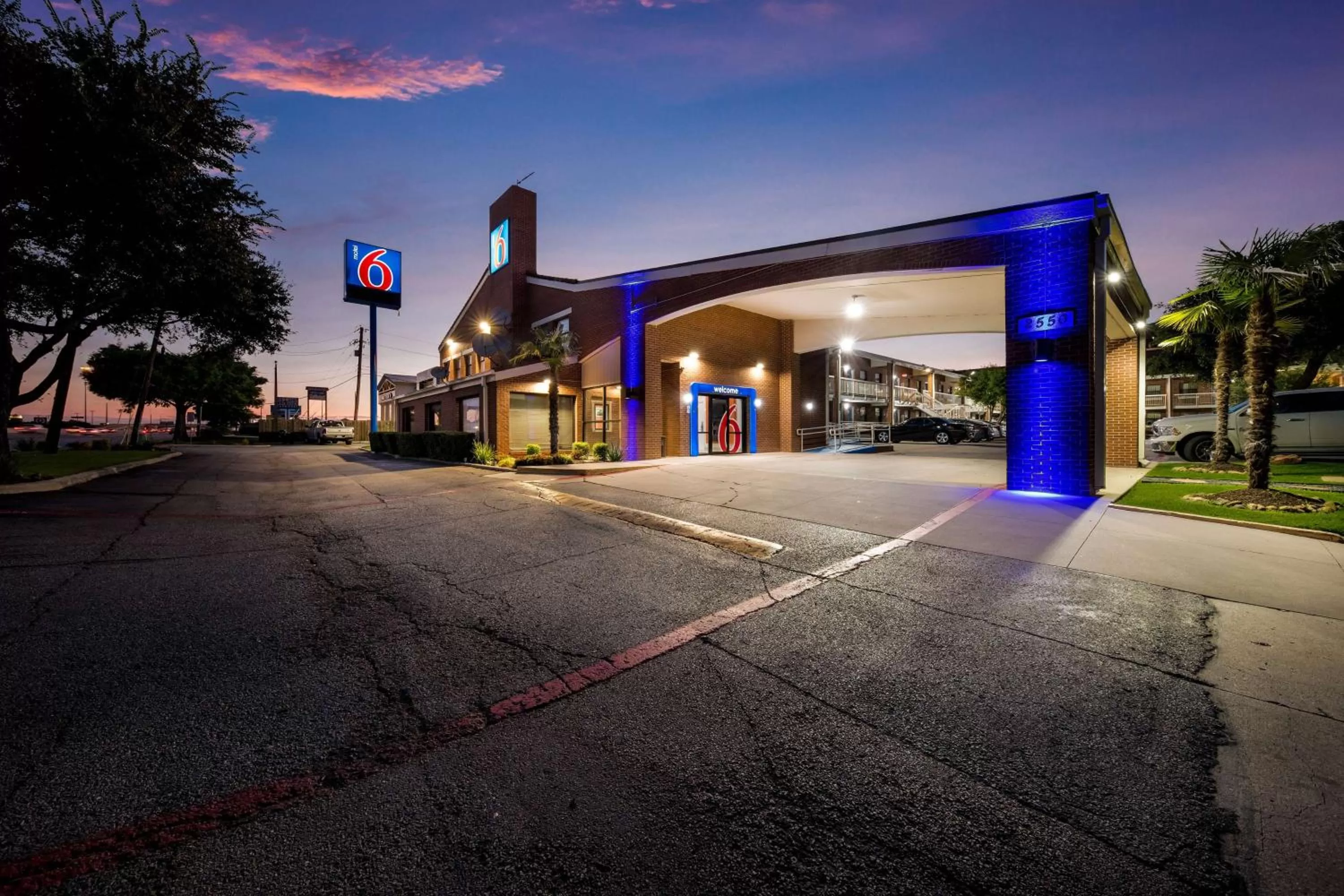 Property building in Motel 6-Plano, TX - Plano Northeast