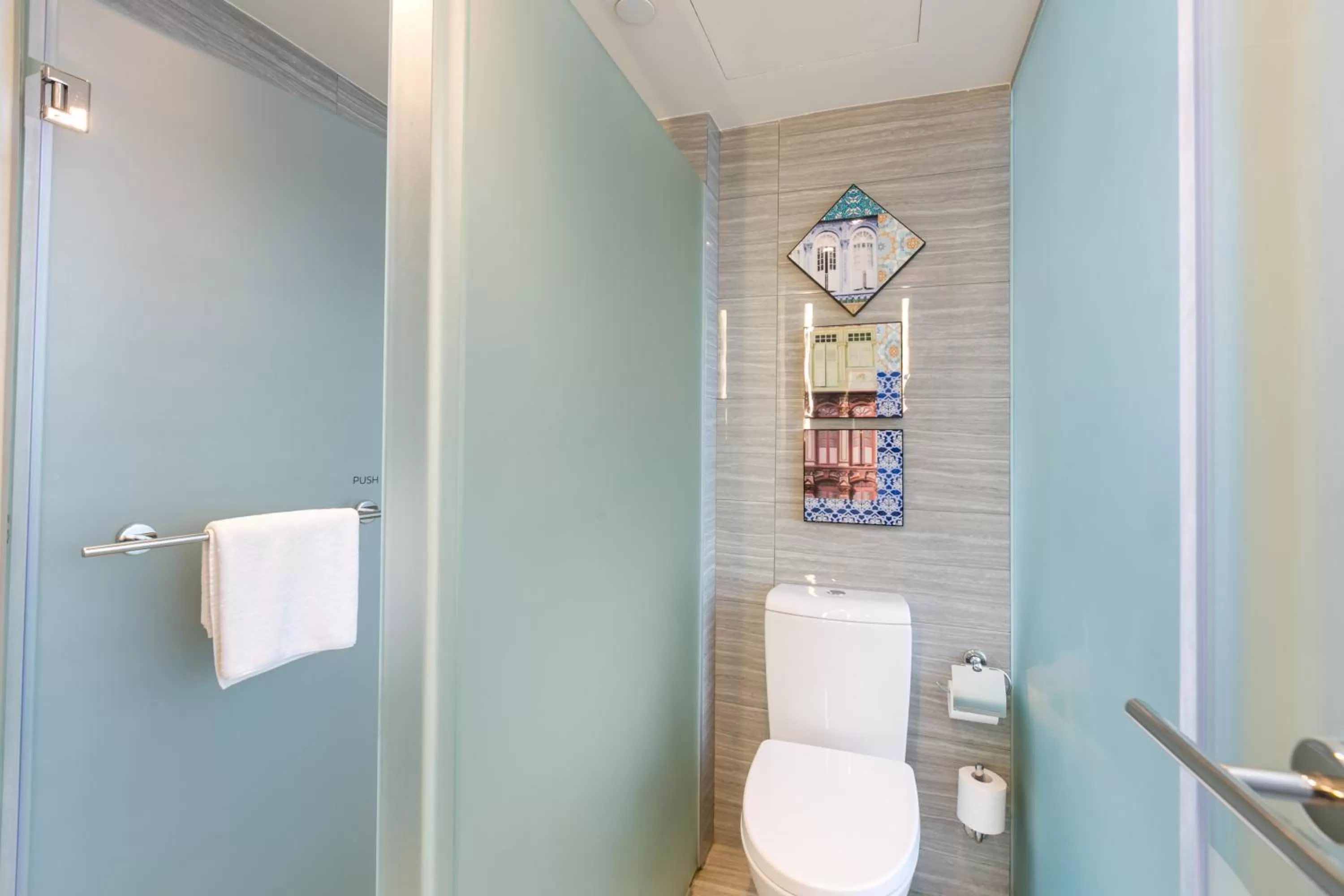 Toilet in Mercure Singapore Bugis