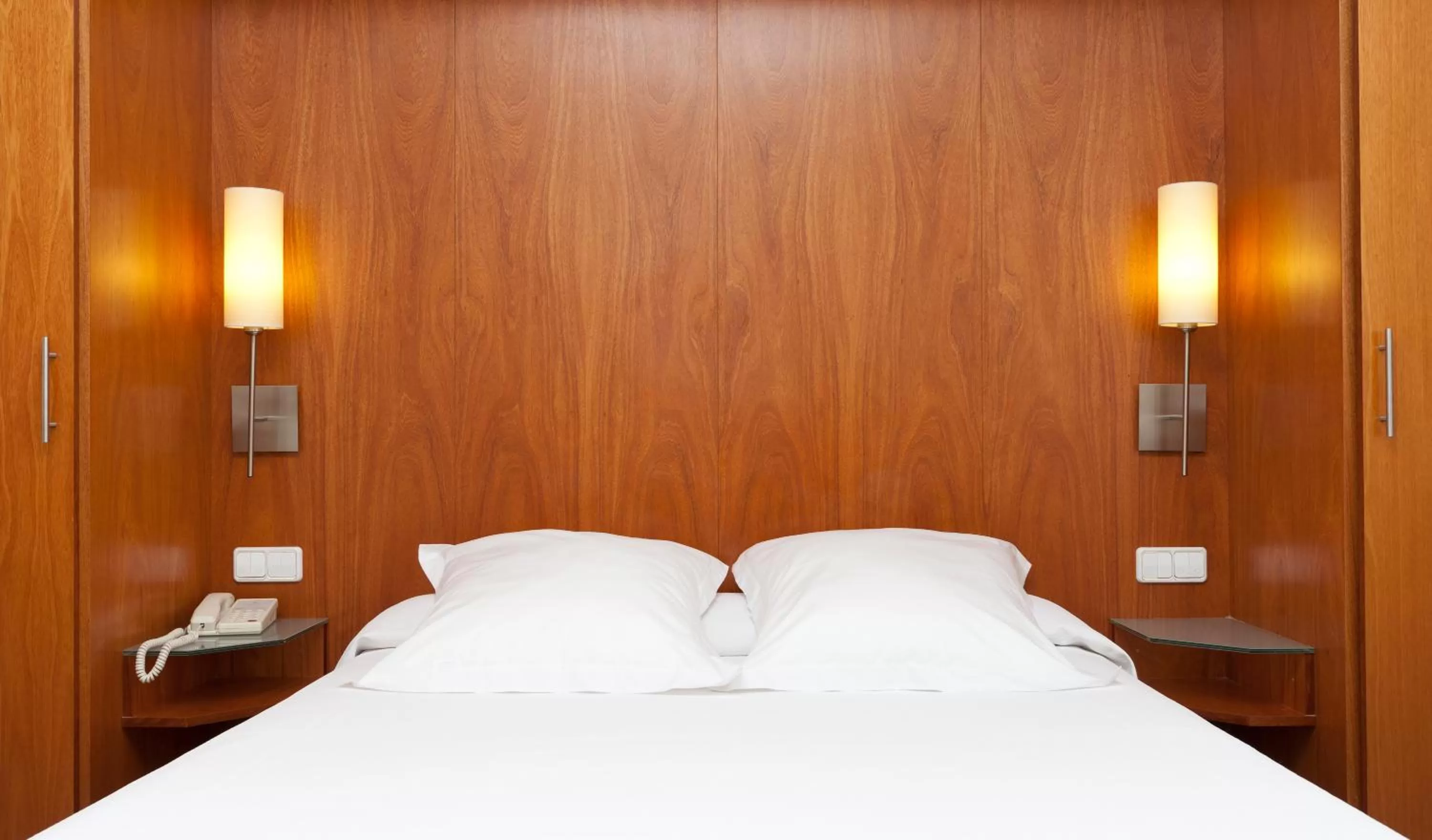 Bedroom, Bed in Peninsular