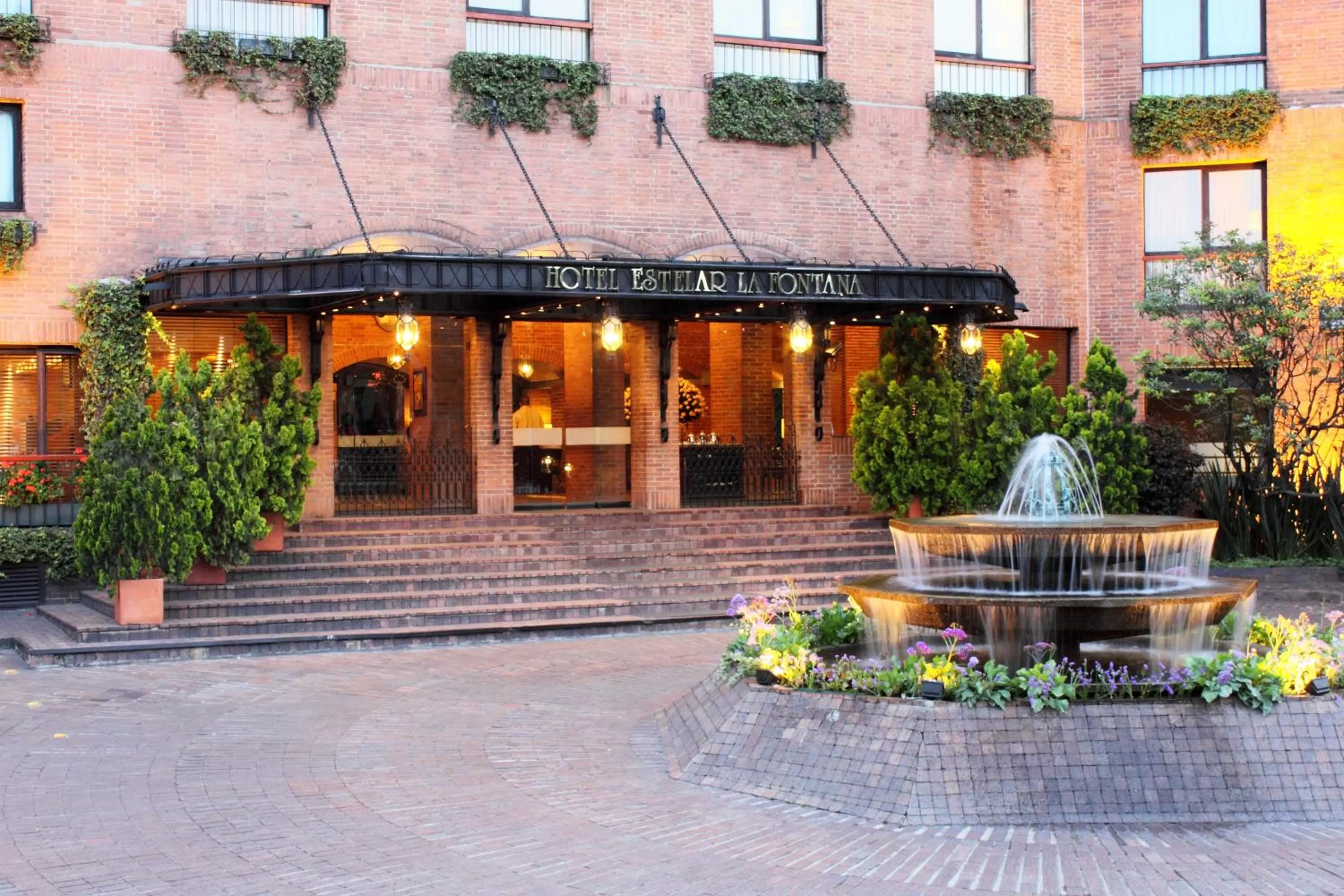 Facade/entrance in Hotel Estelar La Fontana