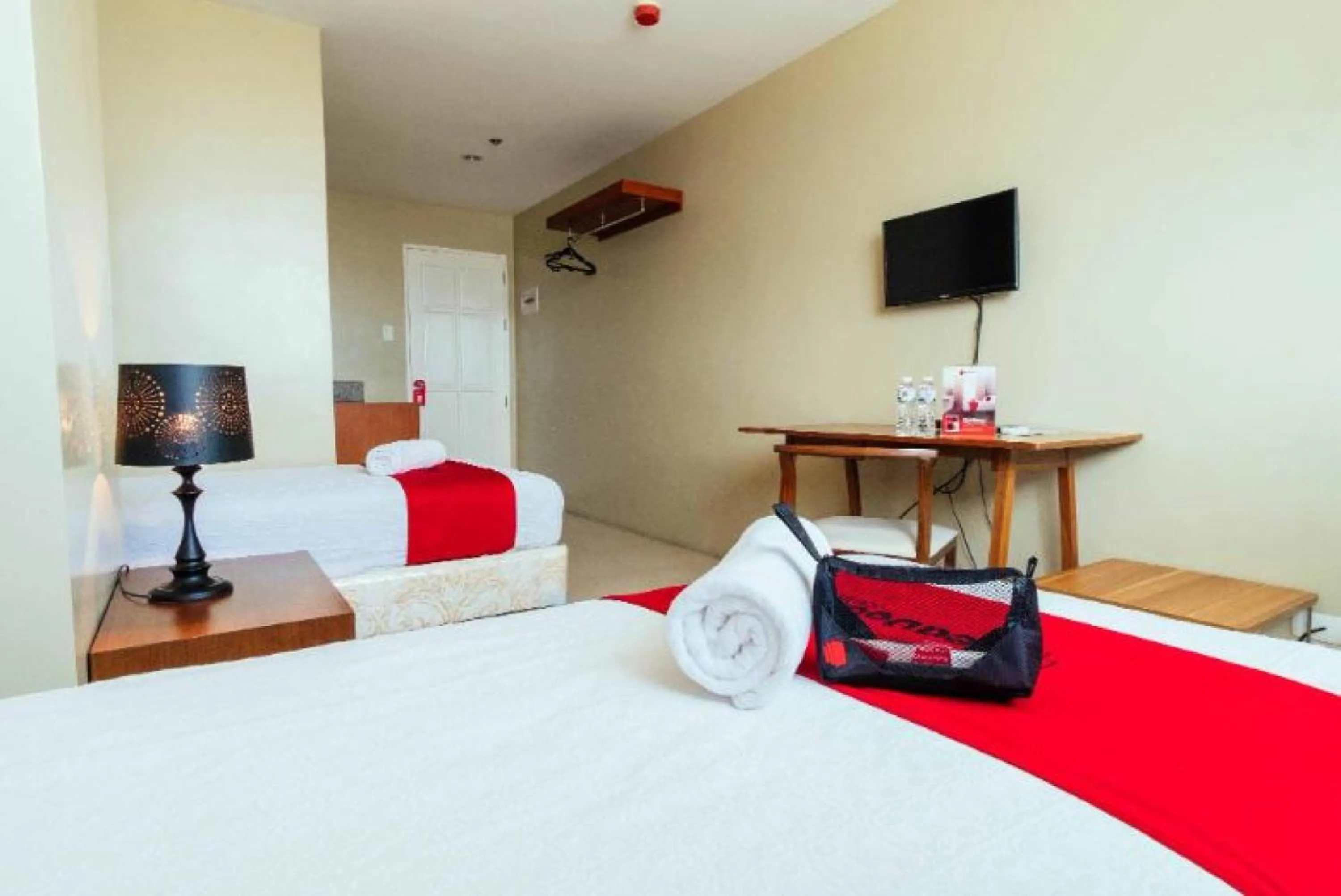 Bedroom, Bed in RedDoorz near Osmena Highway 1