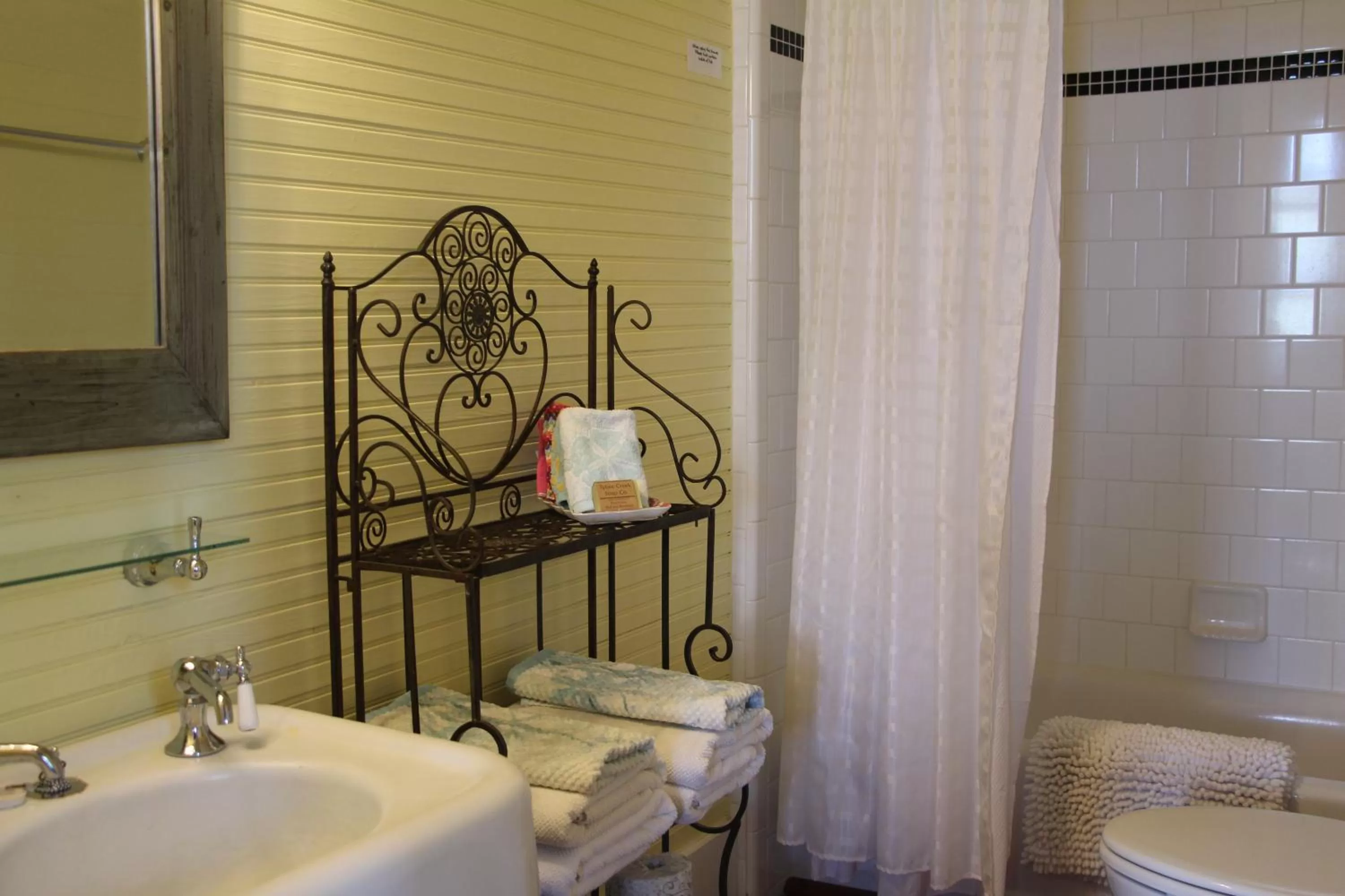 Bathroom in Beachview Inn and Spa