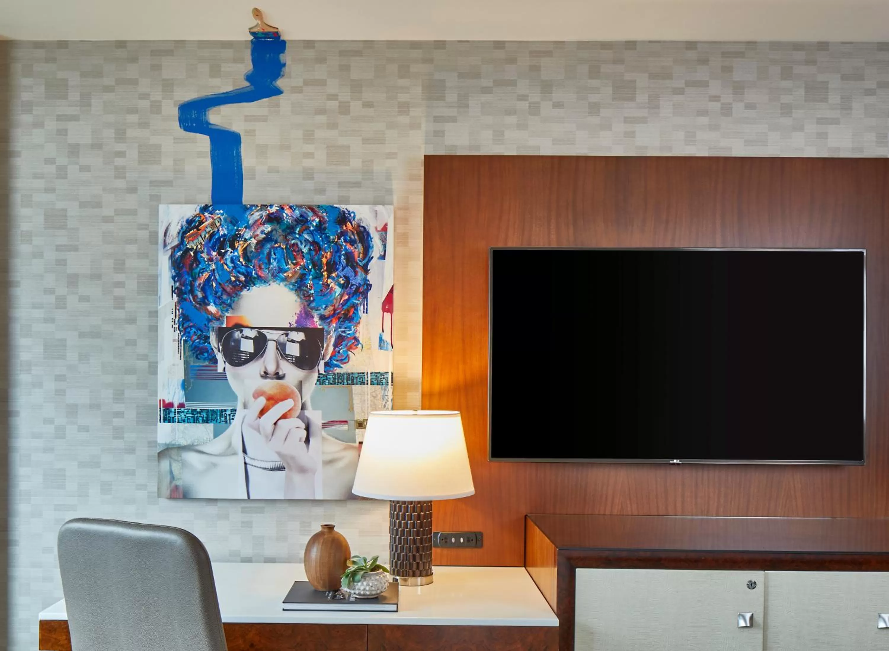 TV and multimedia in Renaissance Atlanta Midtown Hotel
