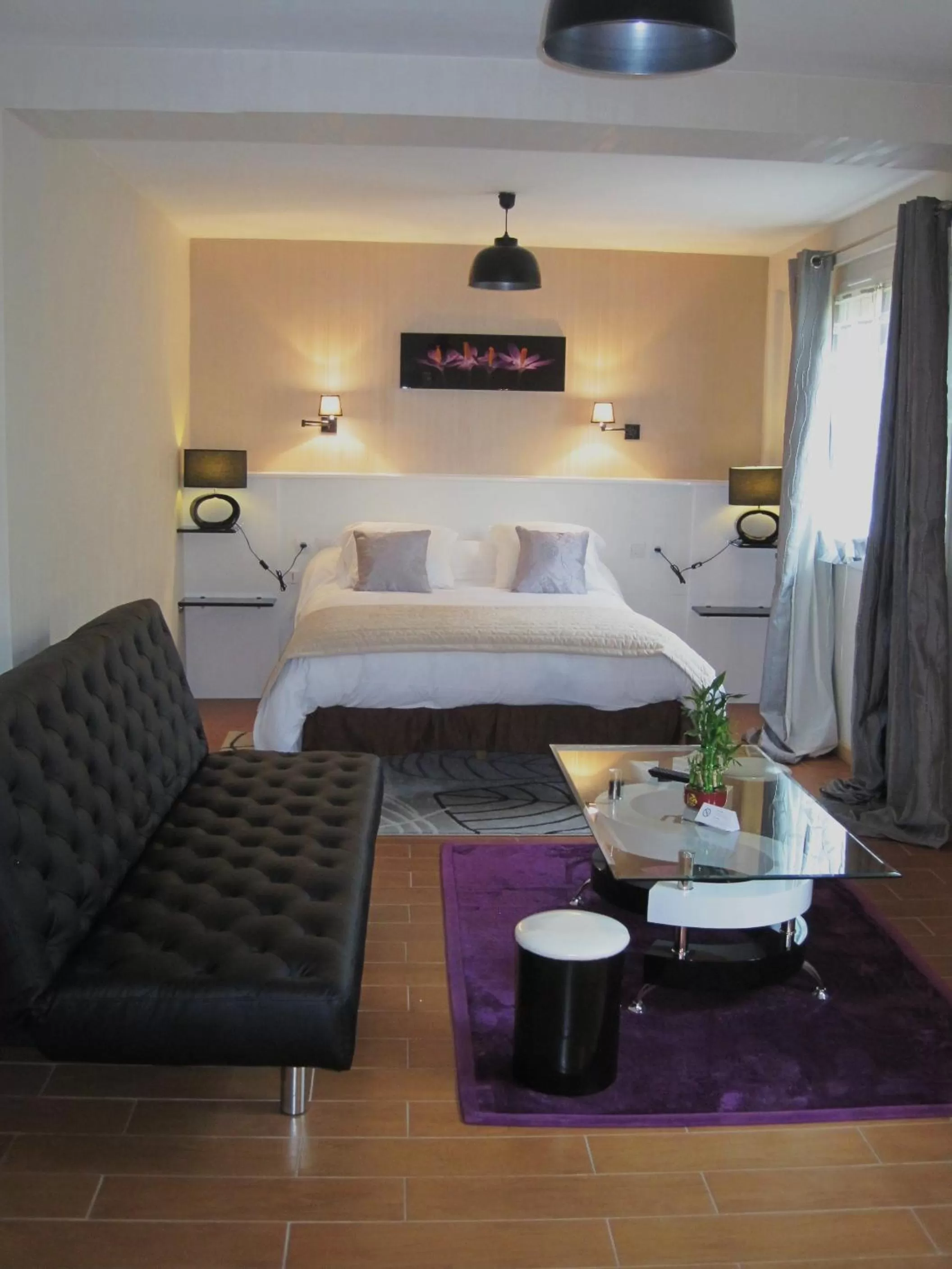 Photo of the whole room, Bed in Hotel Restaurant Rive Gauche