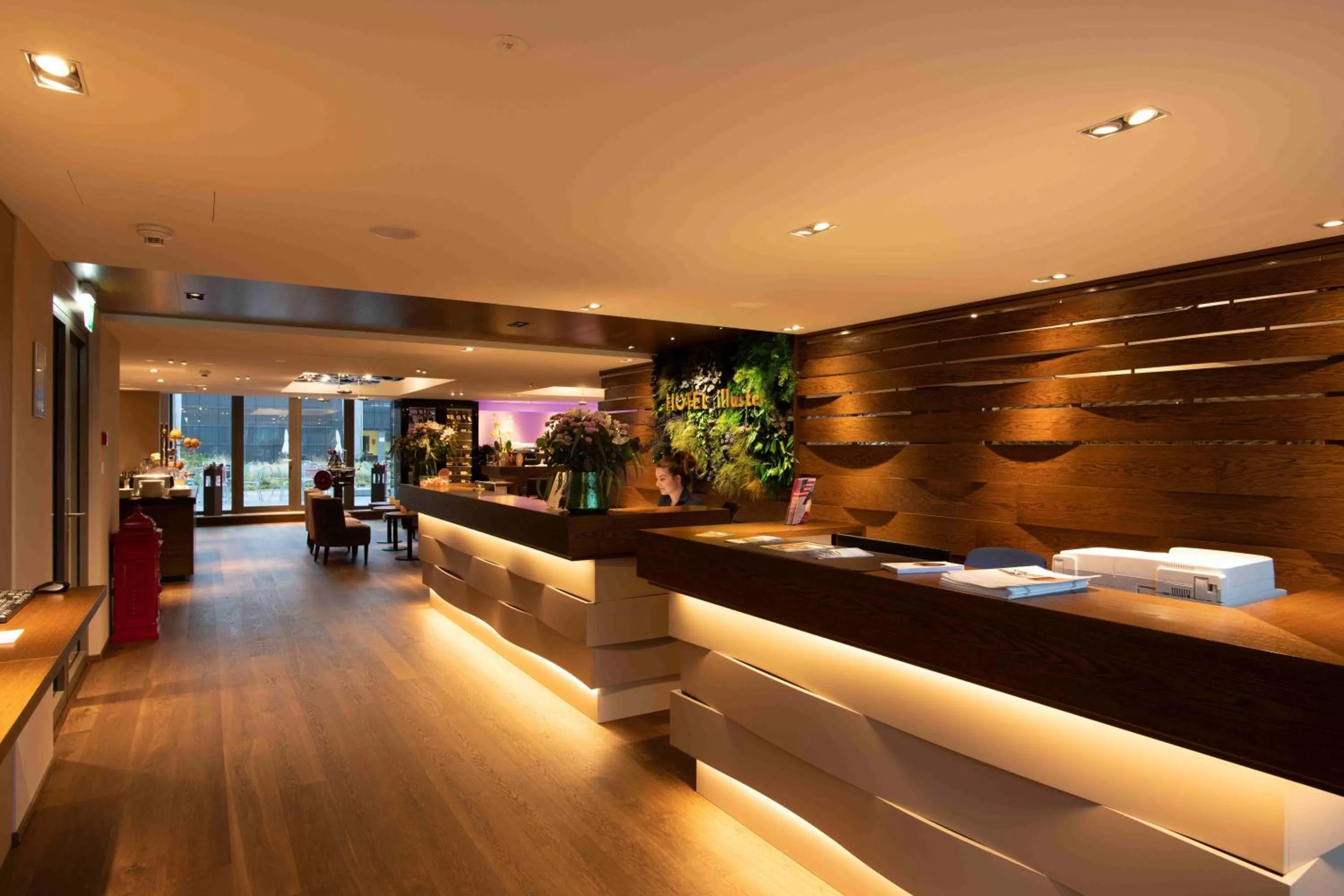 Lobby or reception in HOTEL illuster - Urban & Local