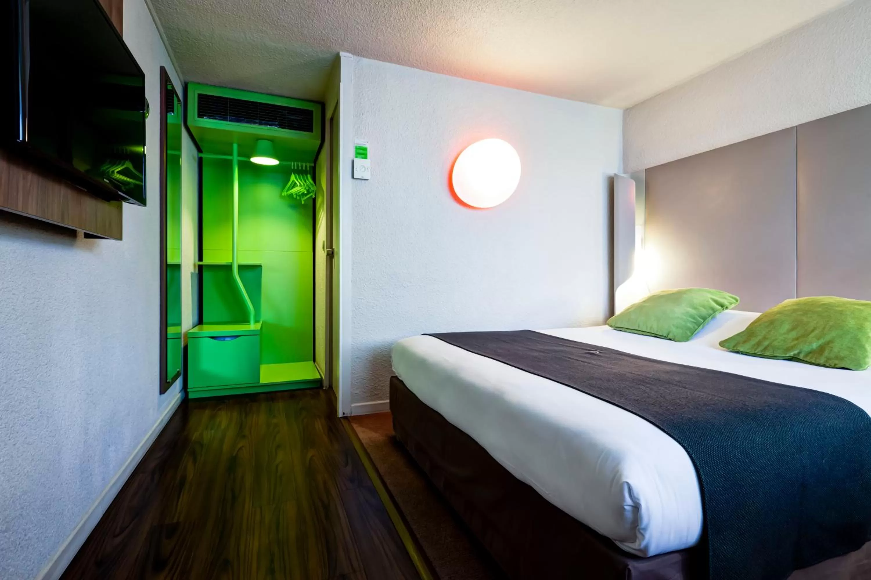 Bed in Campanile Evry Ouest - Corbeil Essonnes