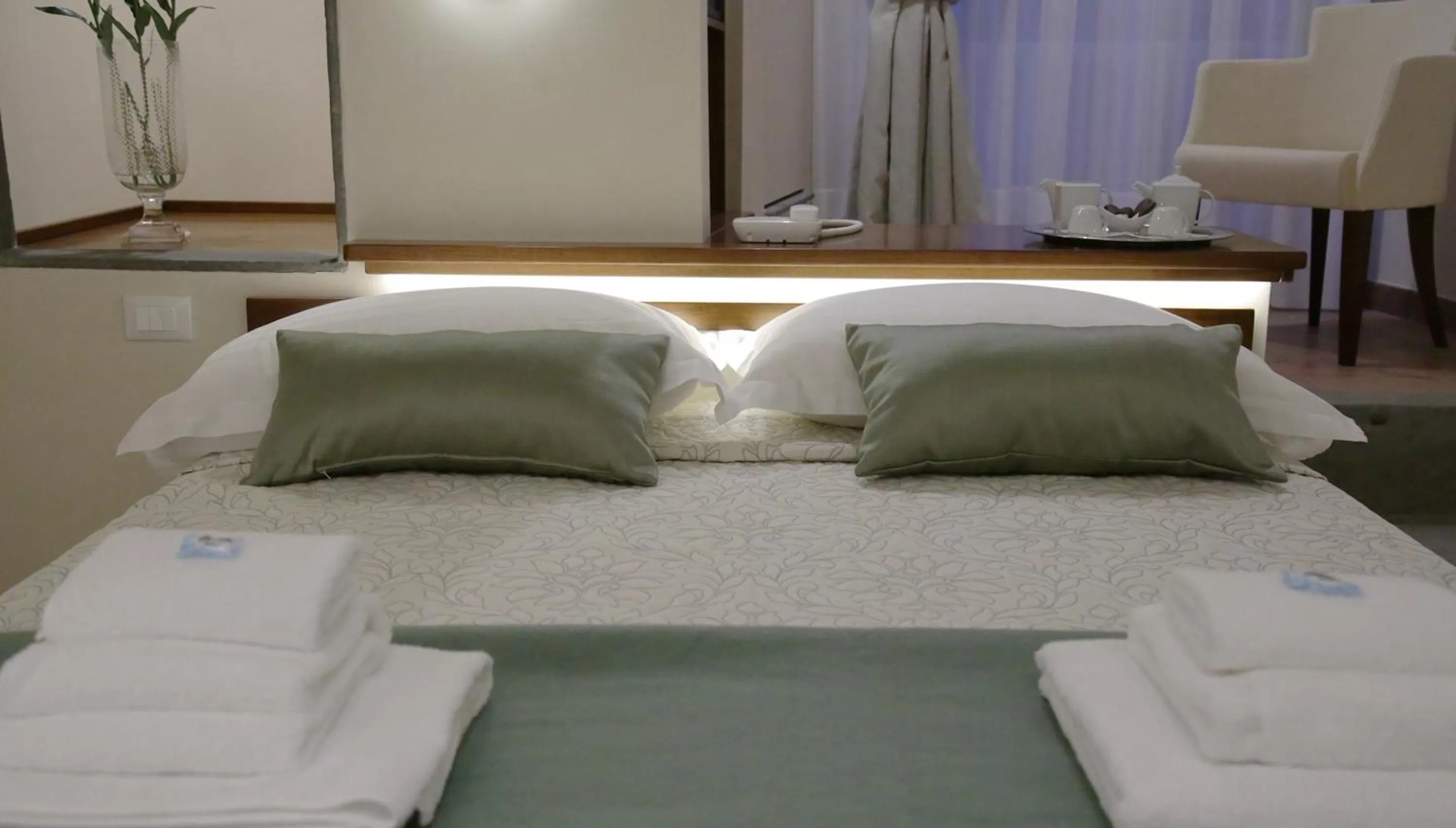 Photo of the whole room, Bed in Hotel Renaissance