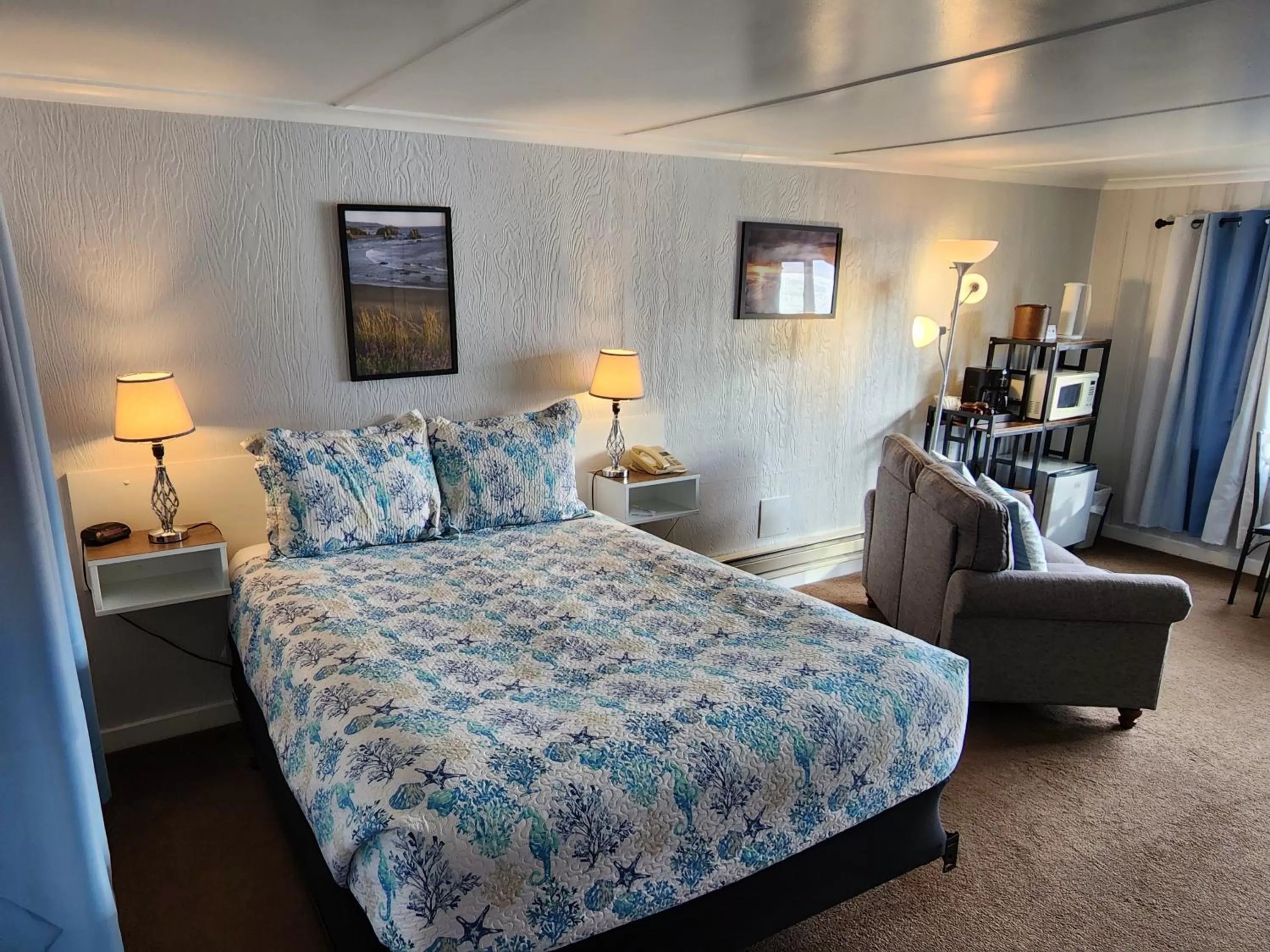 Bed in Inn at Arch Rock