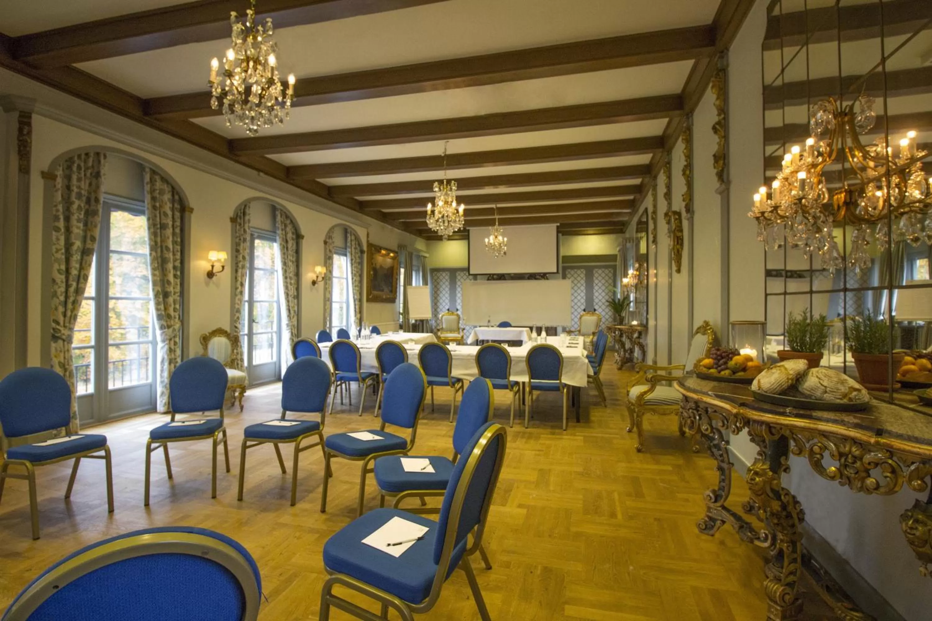 Banquet/Function facilities in Villa Lovik
