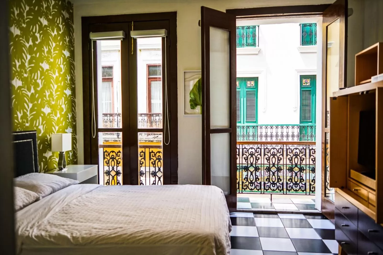 Photo of the whole room, Bed in Navona Studios