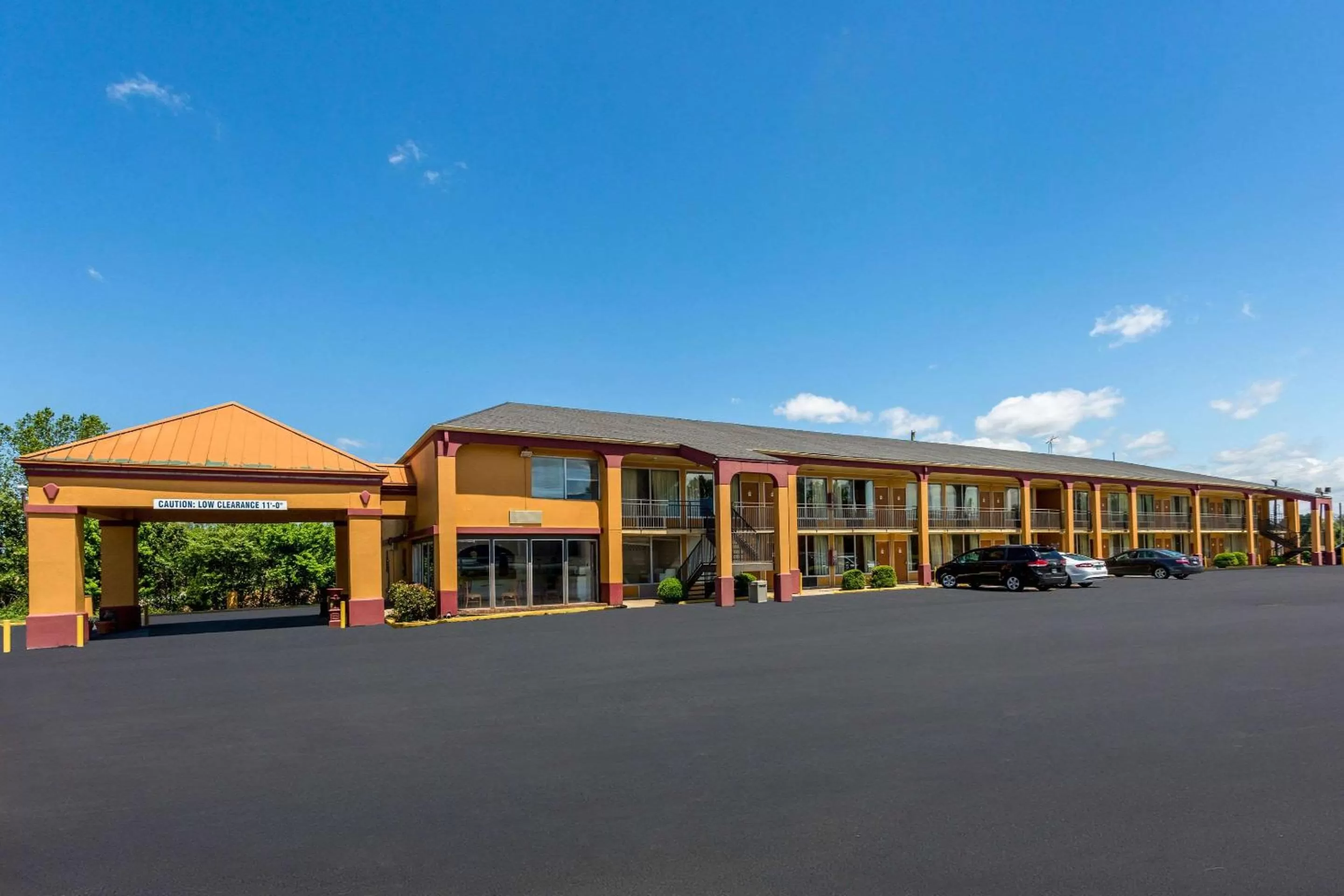 Property building in Rodeway Inn Denmark-Jackson