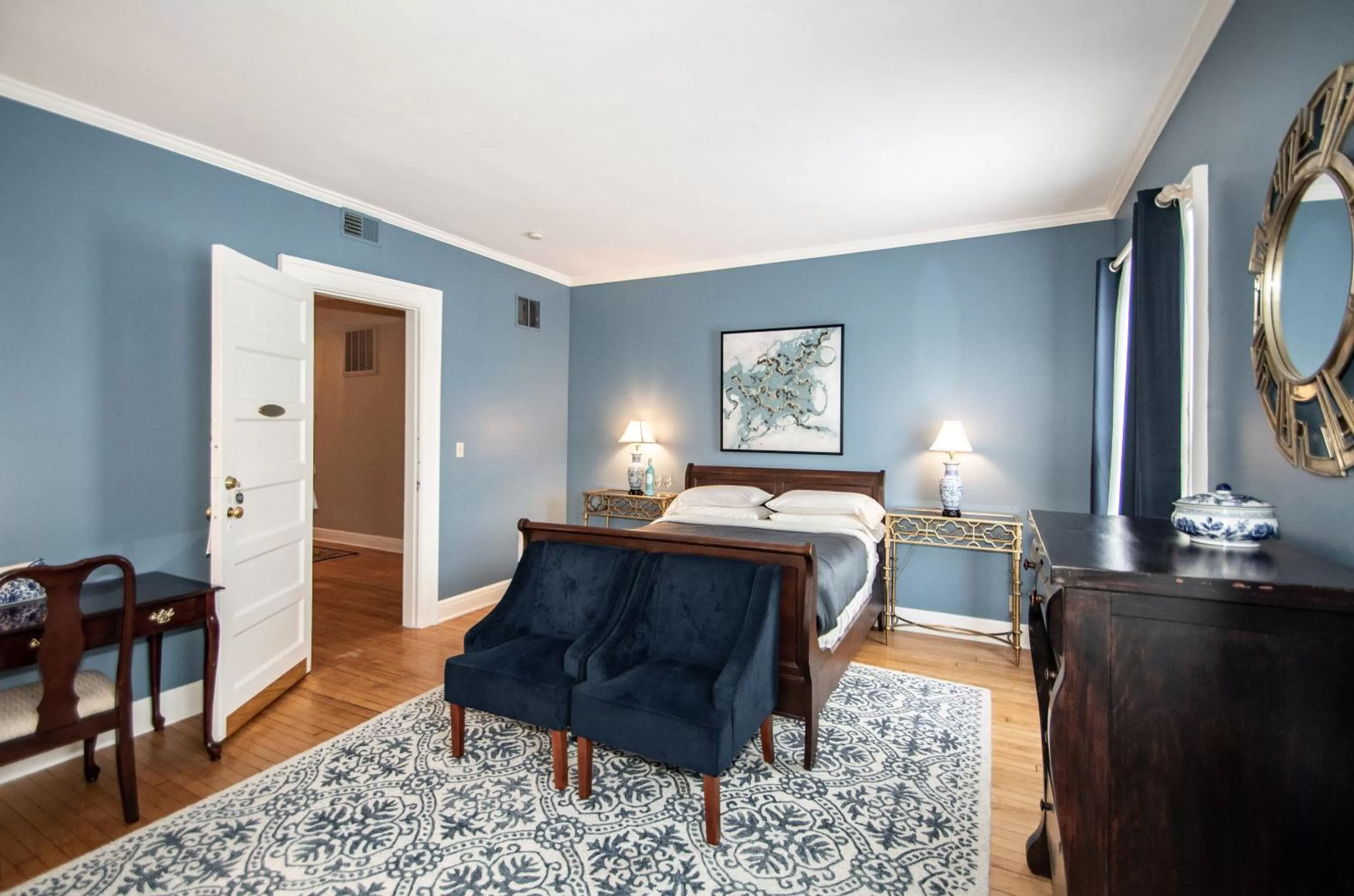 Seating Area in Looking Glass Inn