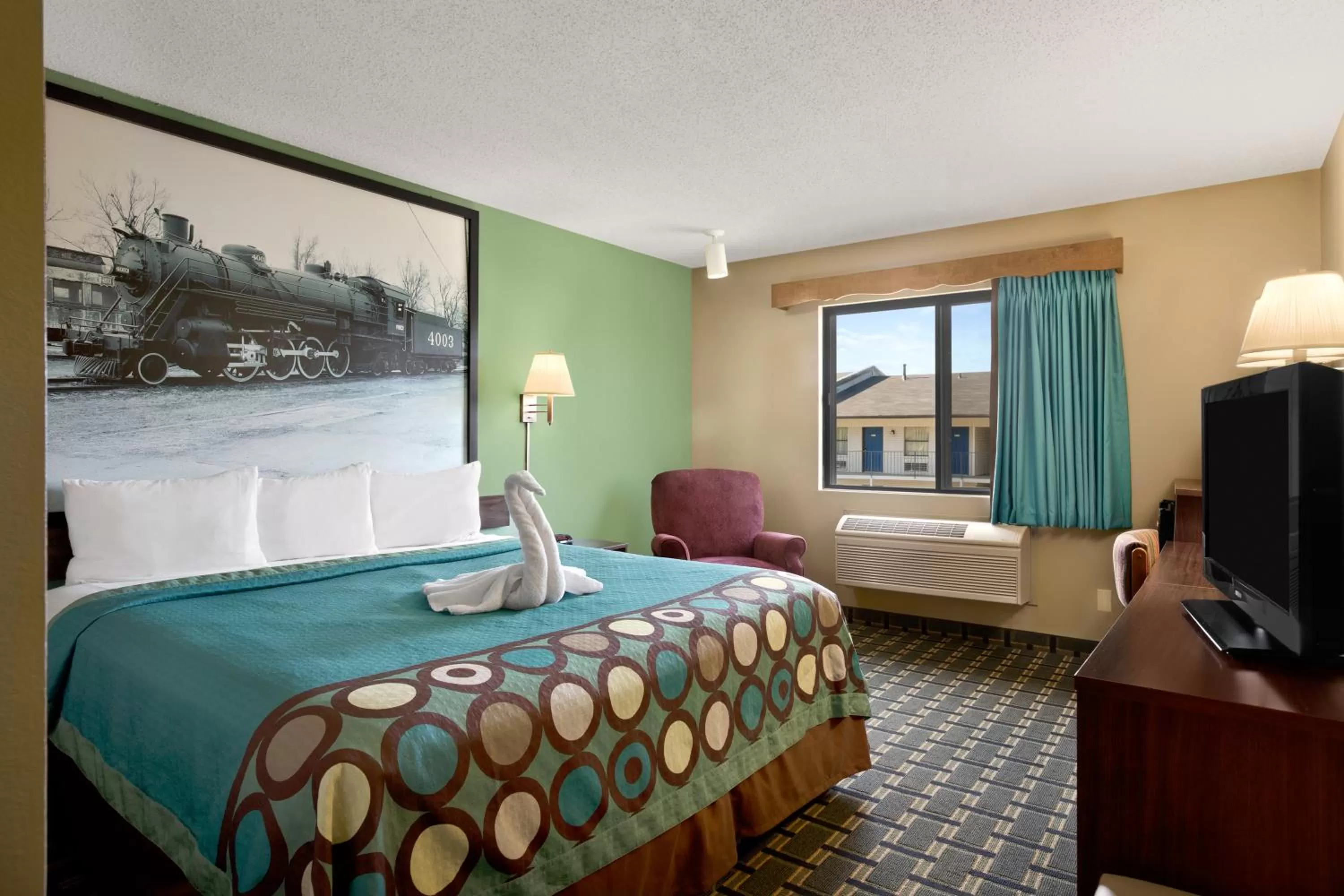 Photo of the whole room, Bed in Super 8 by Wyndham Russellville