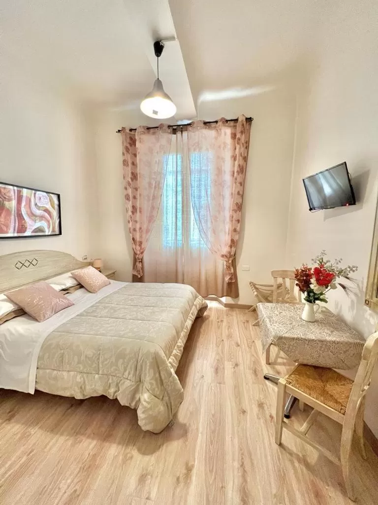 Photo of the whole room, Bed in Cicerone Guest House